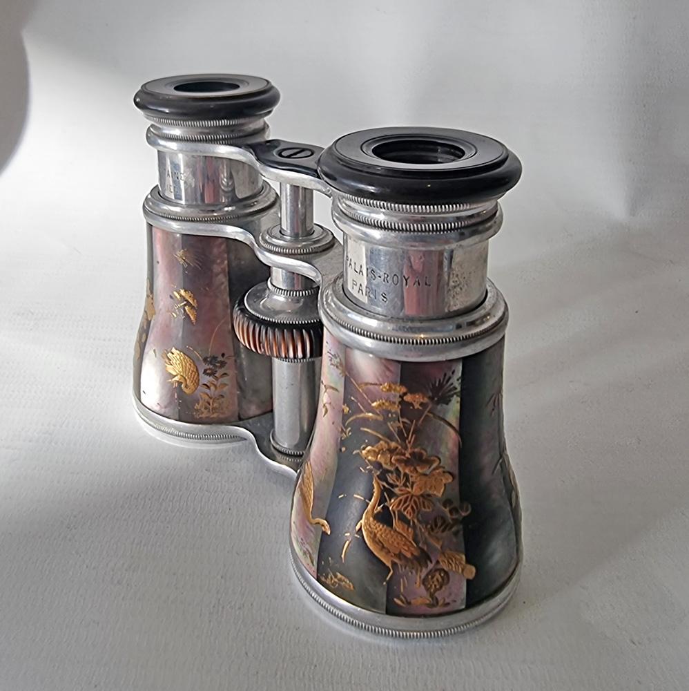 Fine pair of Shibayama mother of Pearl Opera Glasses (Französisch) im Angebot