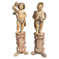Paire de grands chérubins italiens en bois sculpté du 18ème siècle