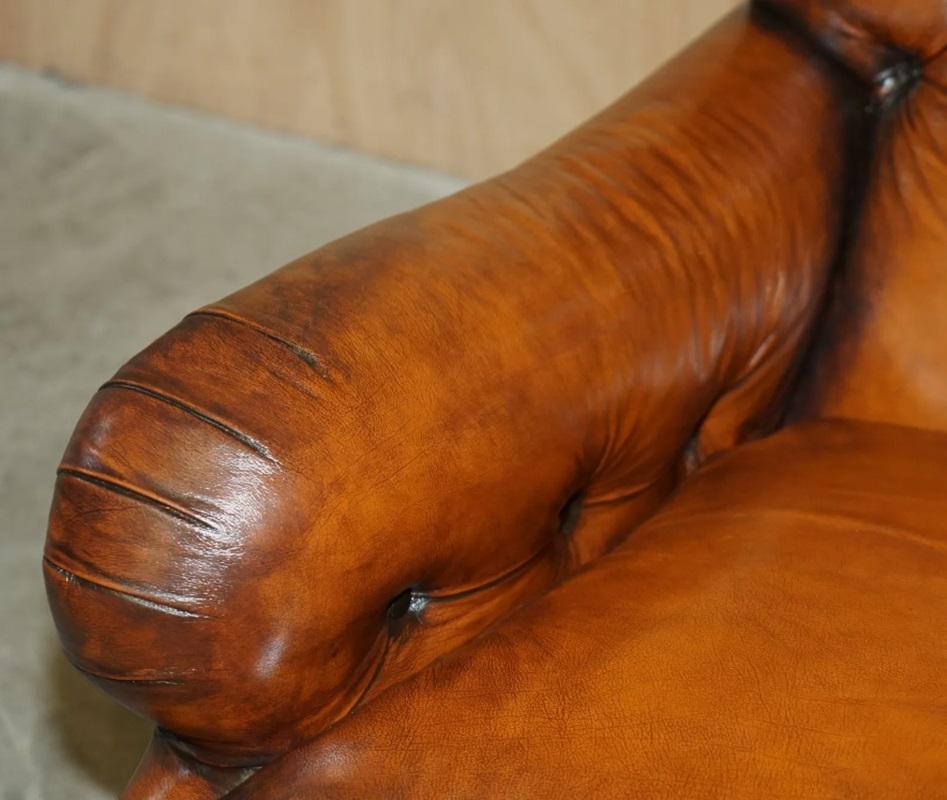 BEL PAIO DI POLTRONE VICTORIANE IN PELLE MARRONE DI CHESTERFIELD IN STILE Howard and Sons in vendita 11