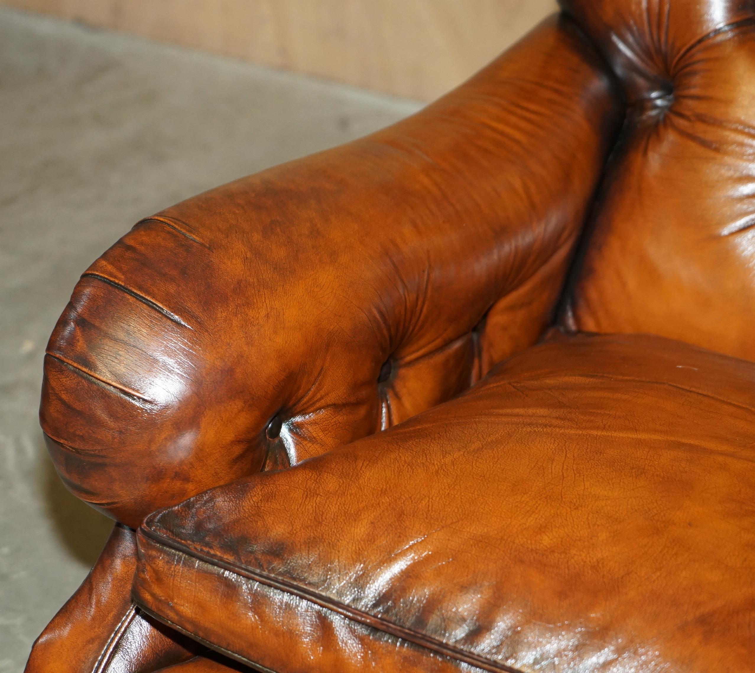 Hand-Crafted FINE PAIR OF VICTORIAN CHESTERFIELD BROWN LEATHER HOWARD & SON'S STYLE ARMCHAiRS For Sale
