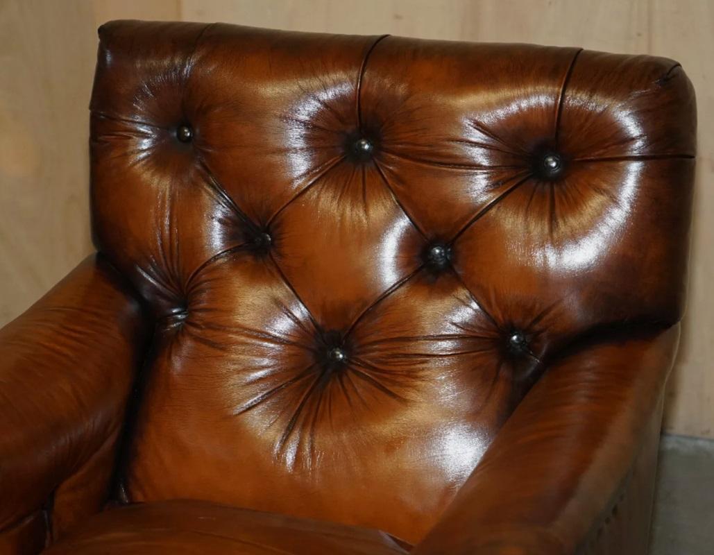 BEL PAIO DI POLTRONE VICTORIANE IN PELLE MARRONE DI CHESTERFIELD IN STILE Howard and Sons In condizioni buone in vendita a West Sussex, Pulborough