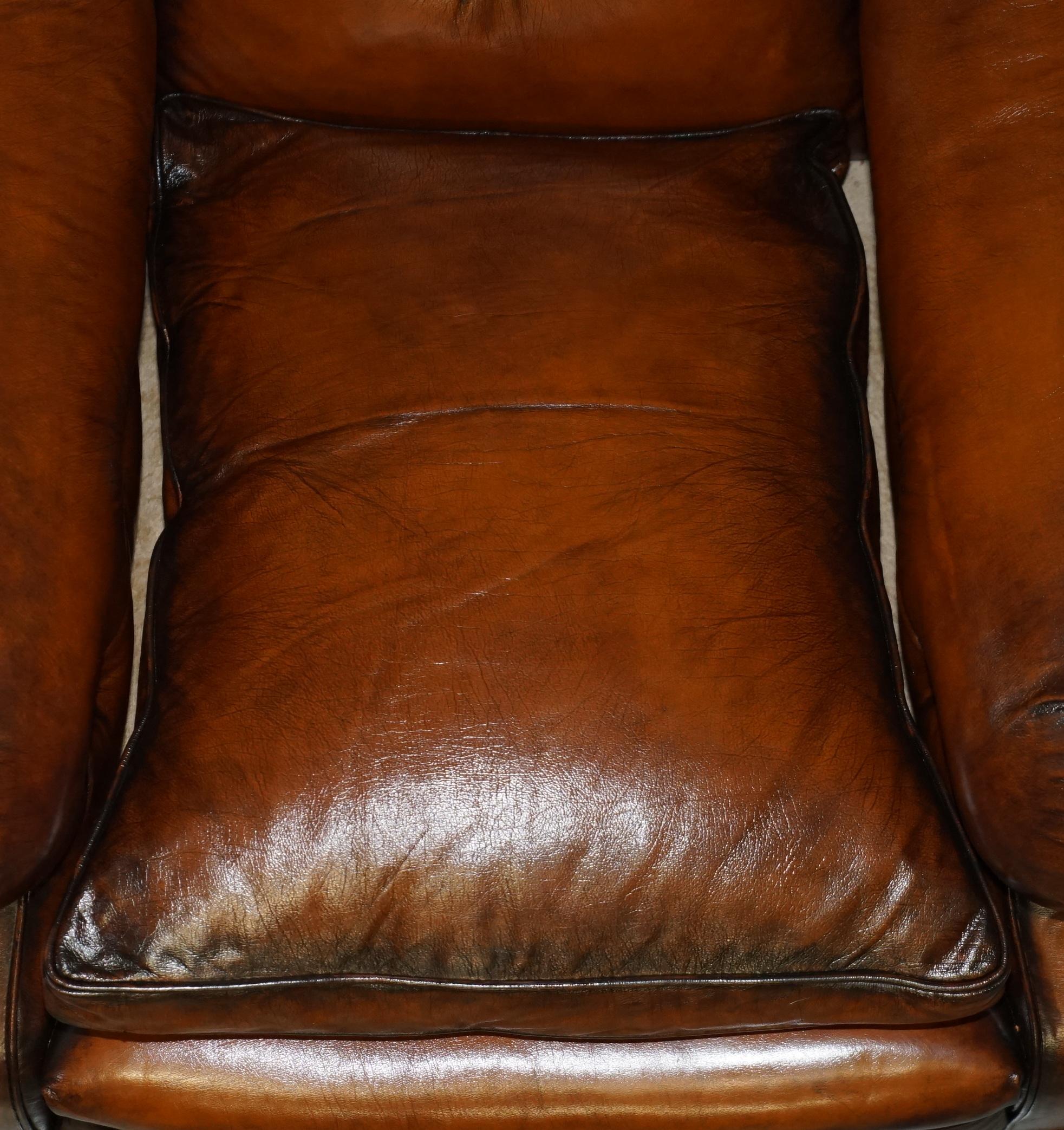 FINE PAIR OF VICTORIAN CHESTERFIELD BROWN LEATHER HOWARD & SON'S STYLE ARMCHAiRS For Sale 2