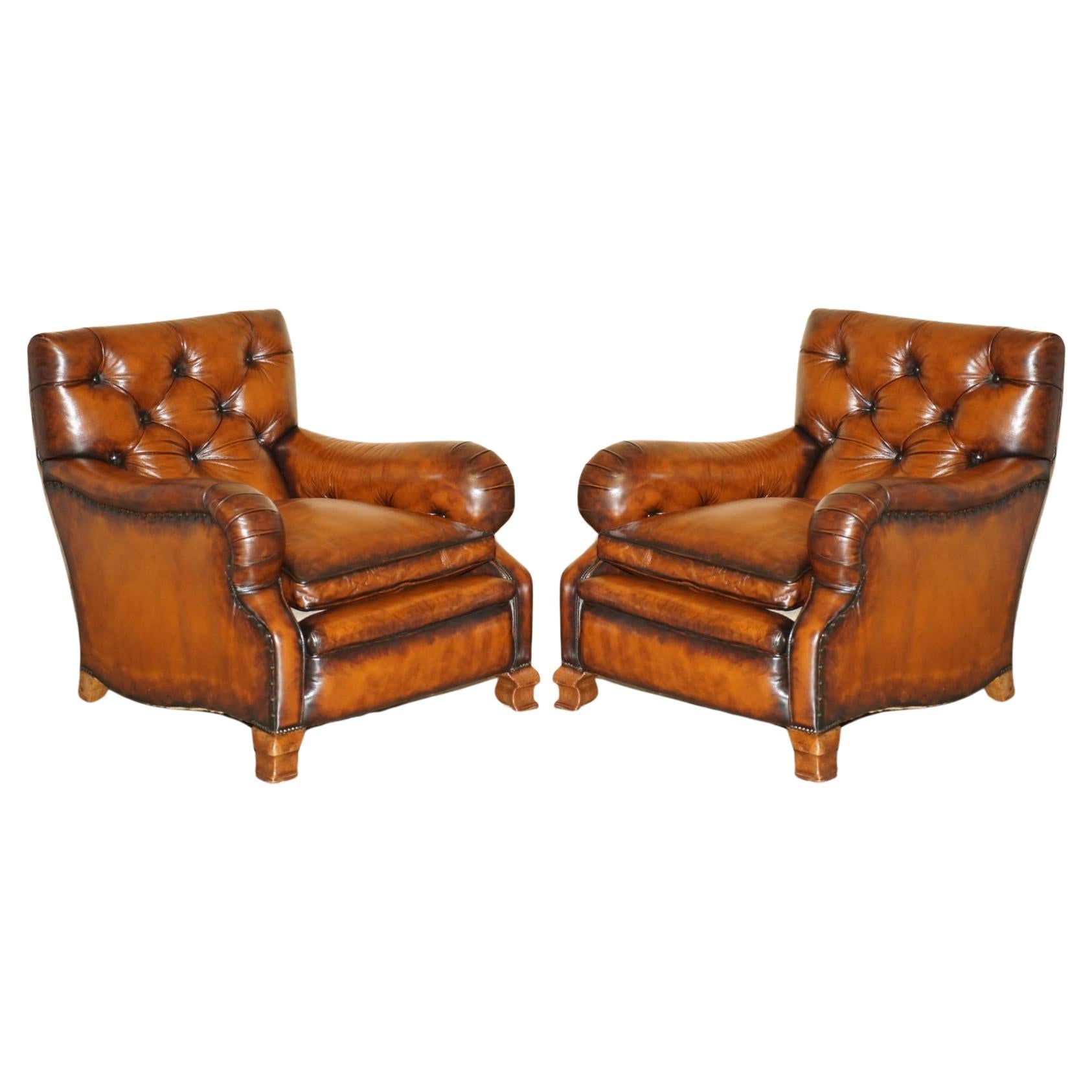 FINE PAIR OF VICTORIAN CHESTERFIELD BROWN LEATHER HOWARD & SON'S STYLE ARMCHAiRS For Sale