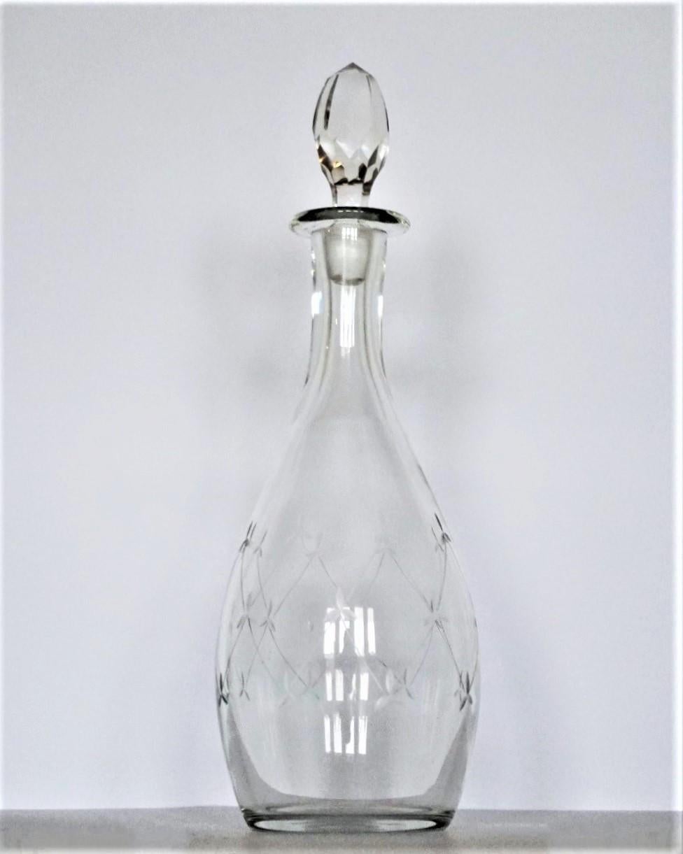 Fine Pair of Victorian Hand Blown Engraved Crystal Decanters, circa 1860-1870 For Sale 2