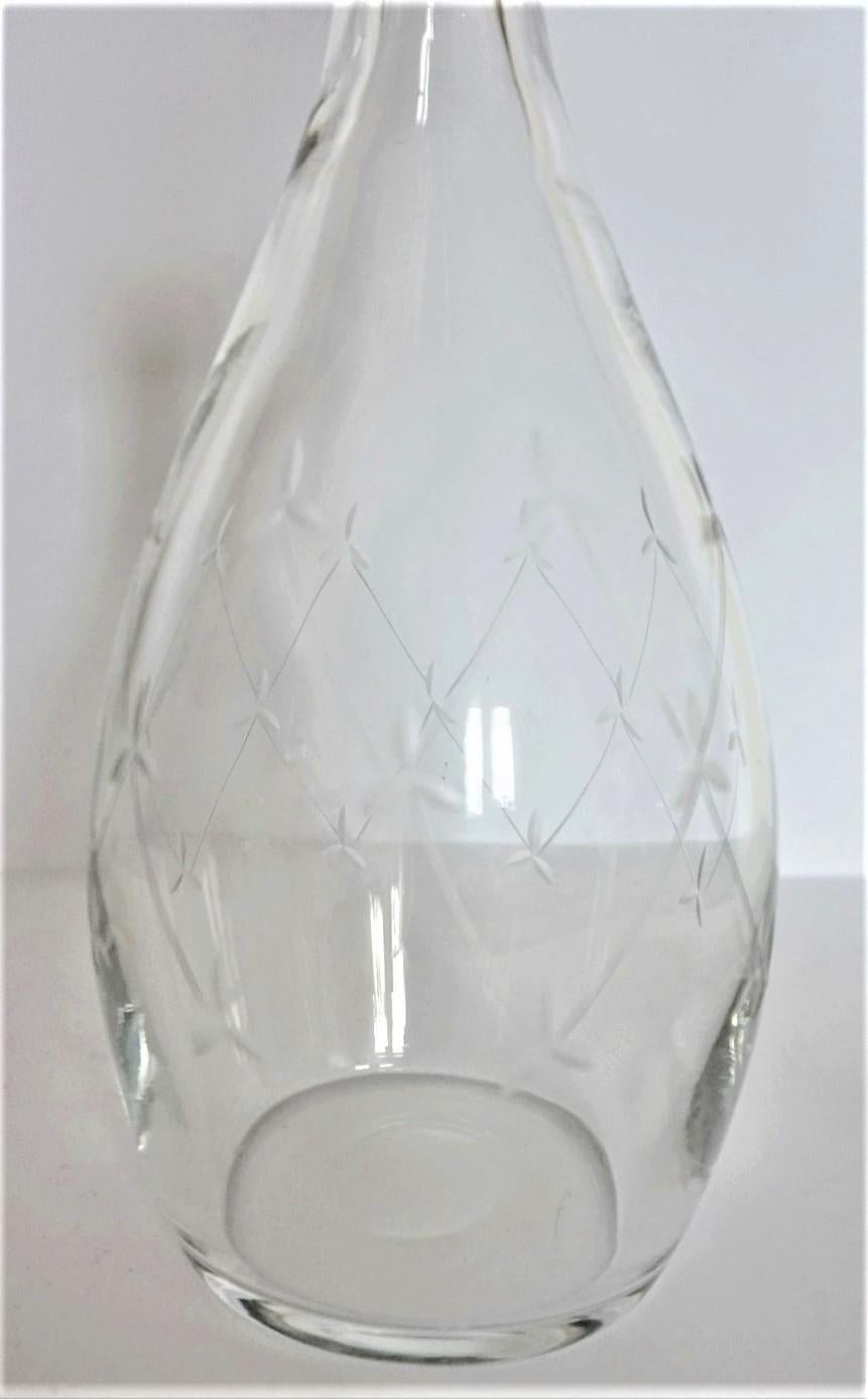 Fine Pair of Victorian Hand Blown Engraved Crystal Decanters, circa 1860-1870 For Sale 3