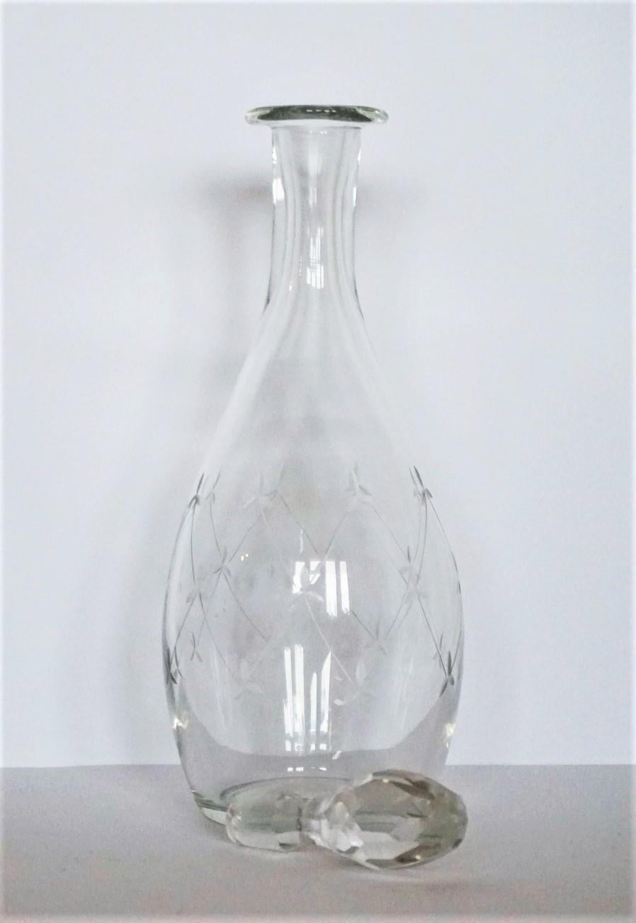 Fine Pair of Victorian Hand Blown Engraved Crystal Decanters, circa 1860-1870 For Sale 4