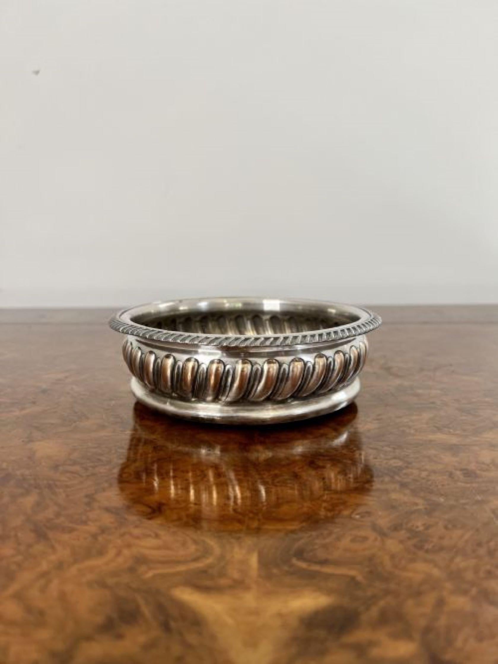 Fine pair of Victorian silver plated wine coasters In Good Condition For Sale In Ipswich, GB