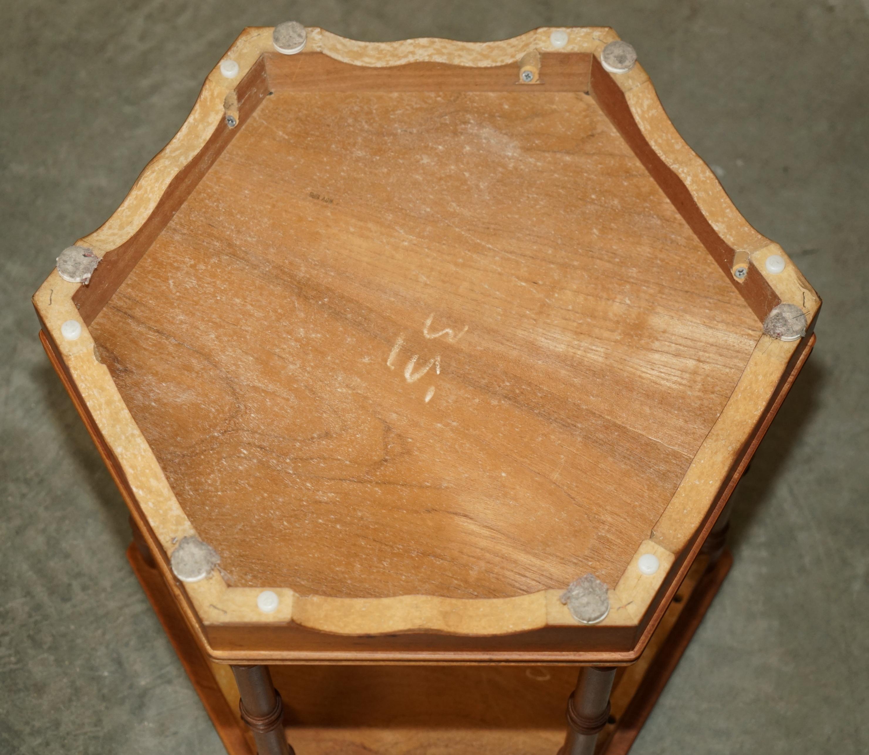 FINE PAIR OF VINTAGE HEXAGONAL SIDE END TABLES WITH CHIPPENDALE BAMBOO PILLARs For Sale 9