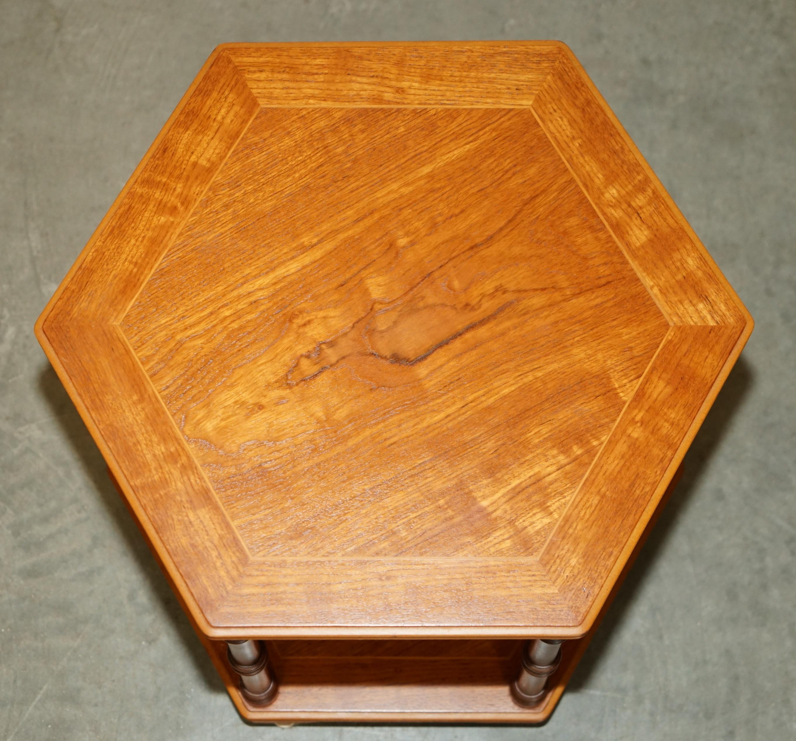 English FINE PAIR OF VINTAGE HEXAGONAL SIDE END TABLES WITH CHIPPENDALE BAMBOO PILLARs For Sale