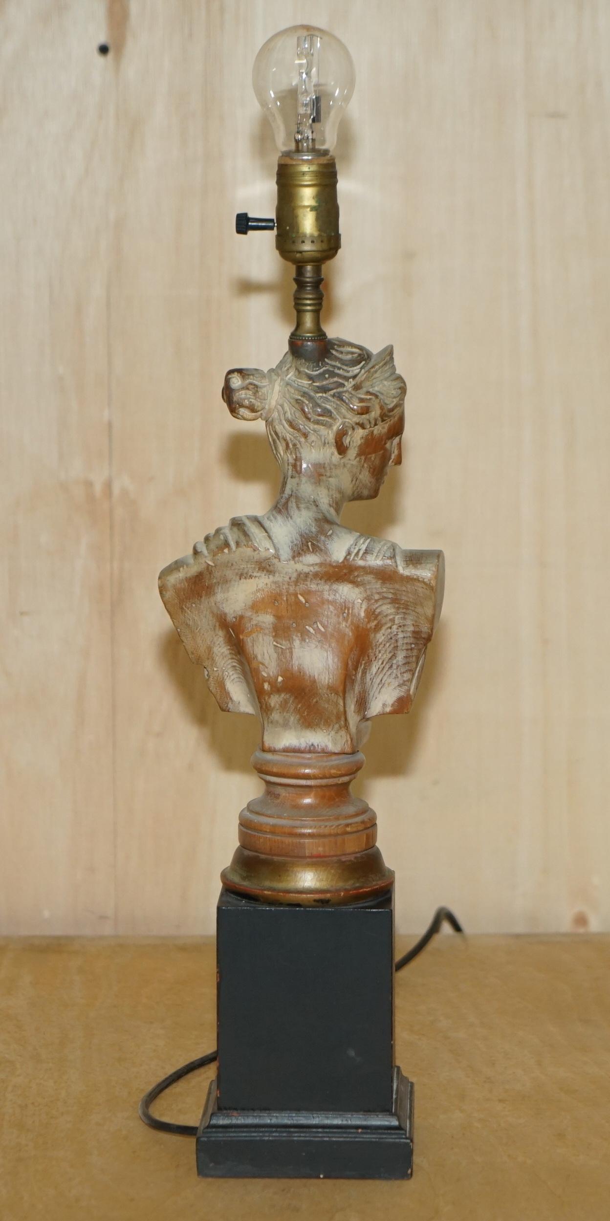 Paire de lampes à buste néoclassiques françaises vintage en chêne sculpté et chauffé, de style néoclassique en vente 9