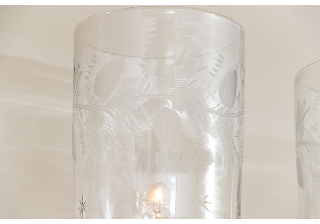 Pareja De Apliques De Pared De Latón Grabado Y Cristal Vintage Nestle Twin Light Regencia de Hollywood en venta