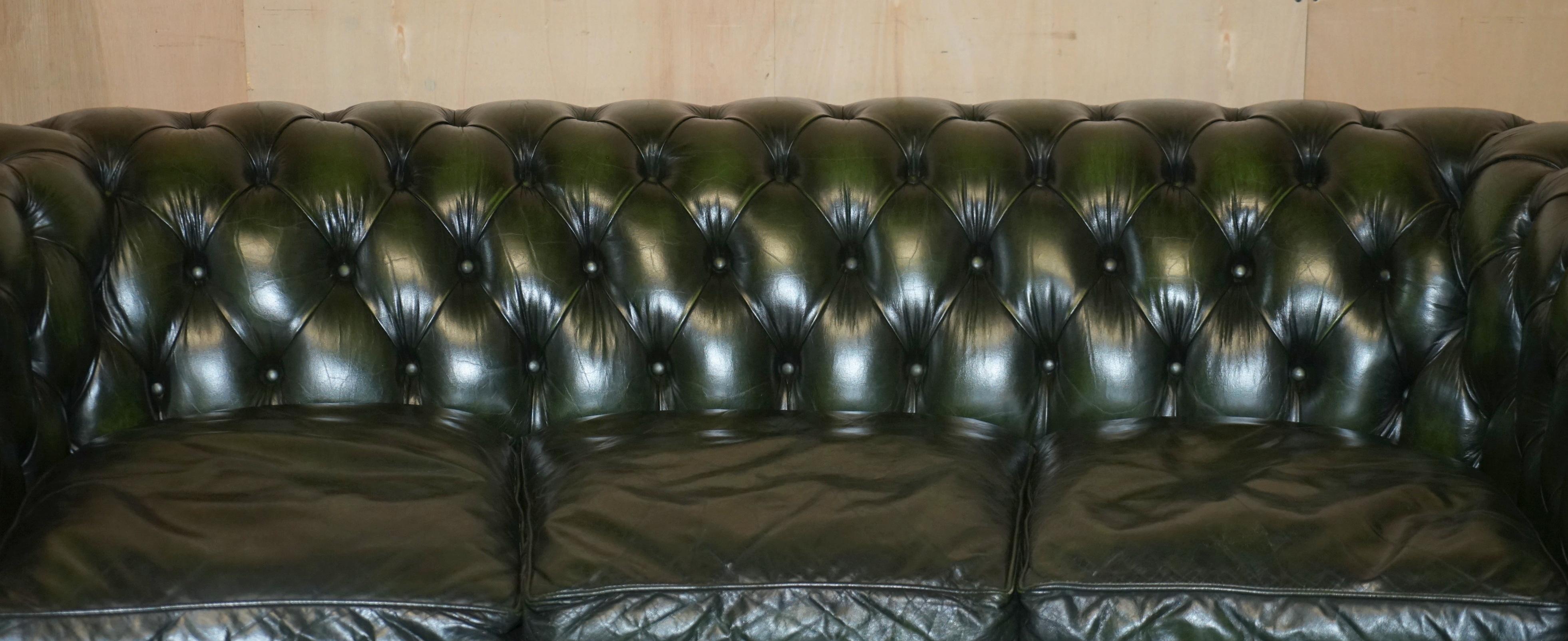 Fine Pair of Vintage Regency Green Leather Serpentine Fronted Chesterfield Sofas 7