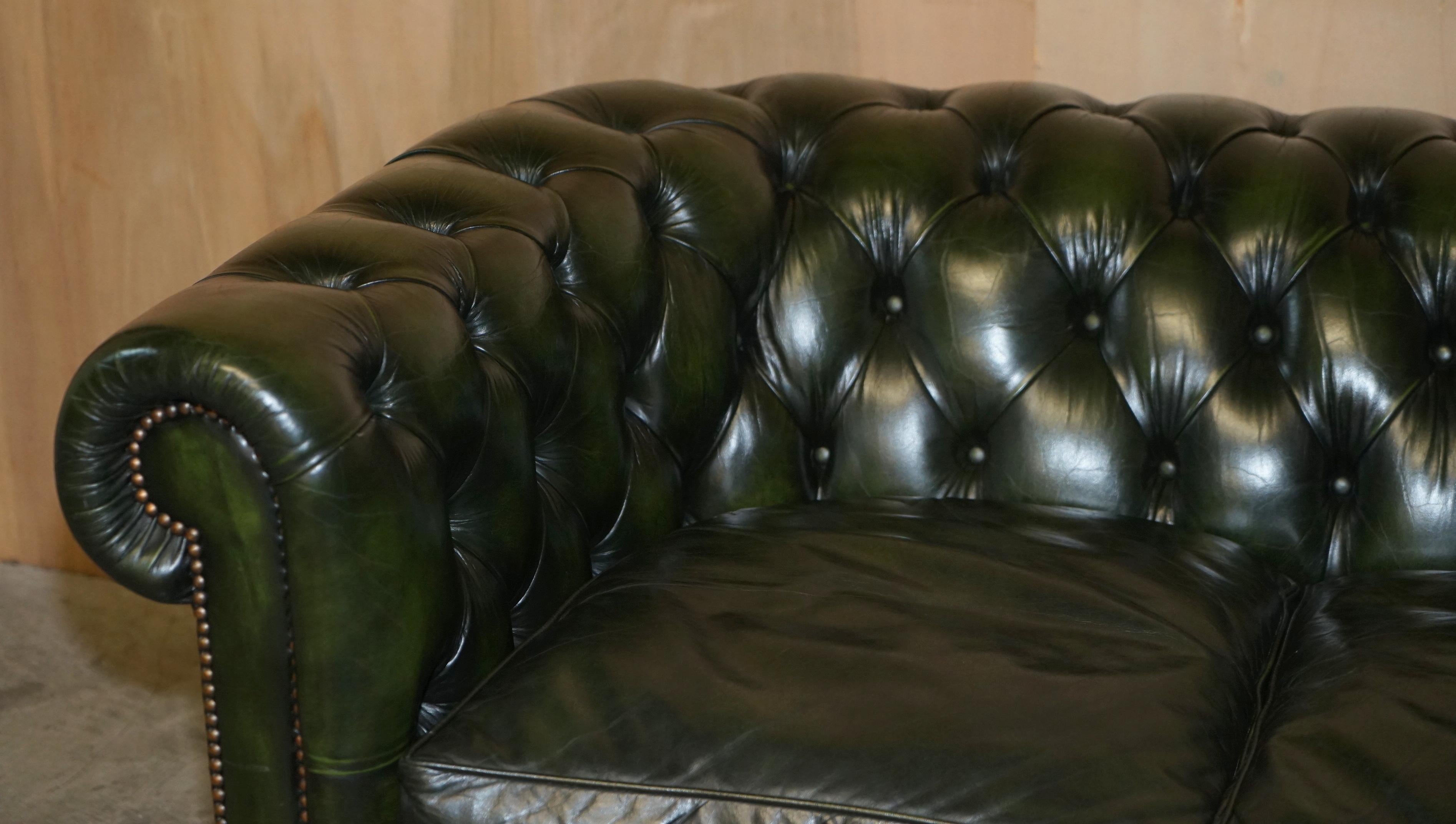 Fine Pair of Vintage Regency Green Leather Serpentine Fronted Chesterfield Sofas 8