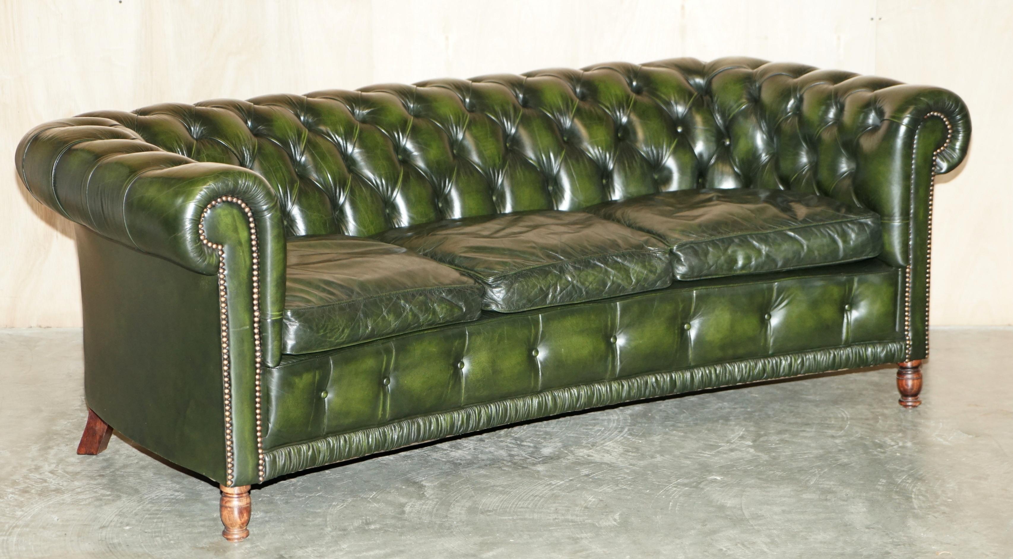 We are delighted to offer for sale this stunning pair of lightly restored vintage Regency Green leather, serpentine fronted Chesterfield Tufted club sofas after Howard & Son's of Berners Street.

These sofas are absolutely stunning, in the ever