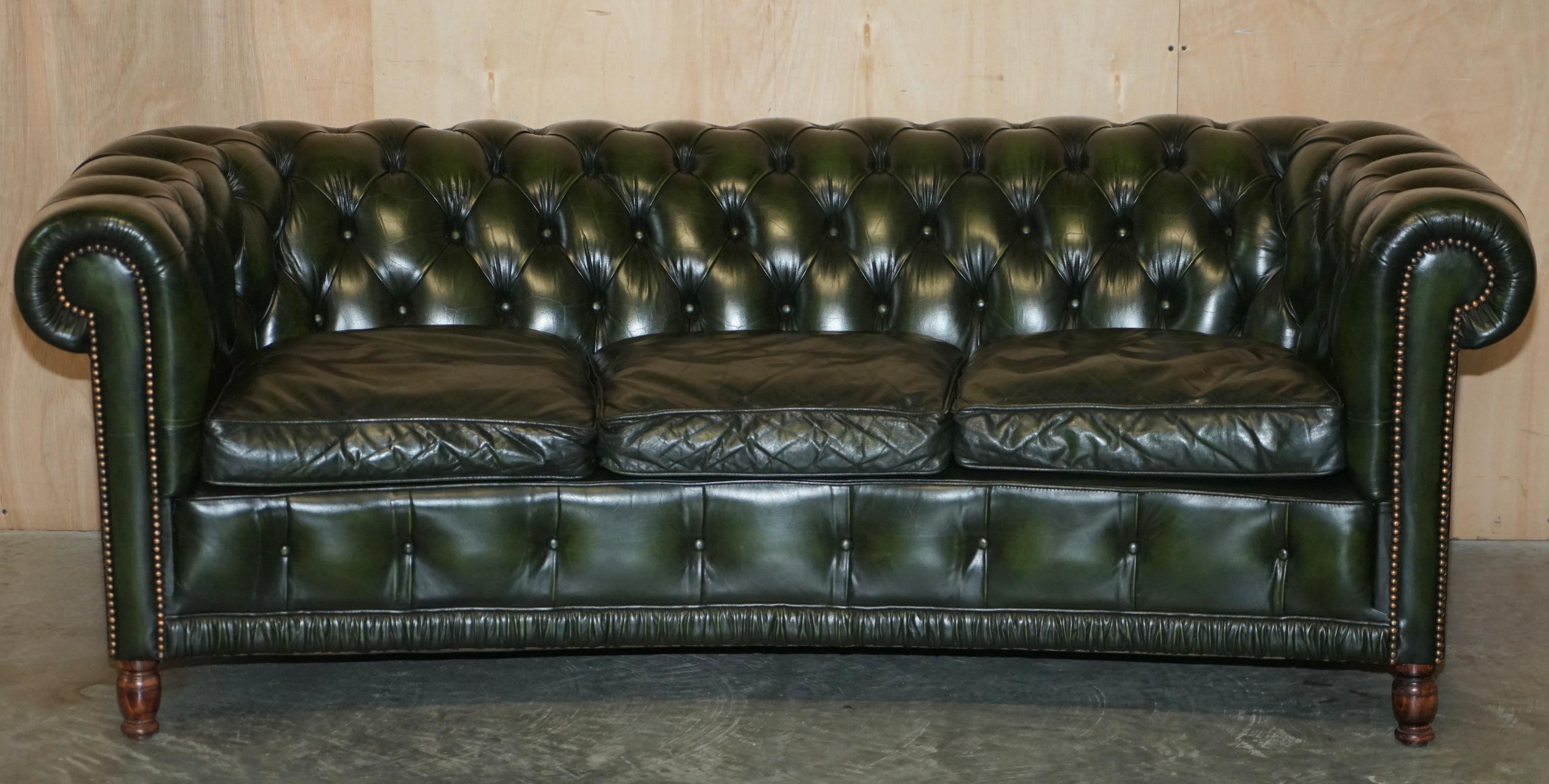 English Fine Pair of Vintage Regency Green Leather Serpentine Fronted Chesterfield Sofas