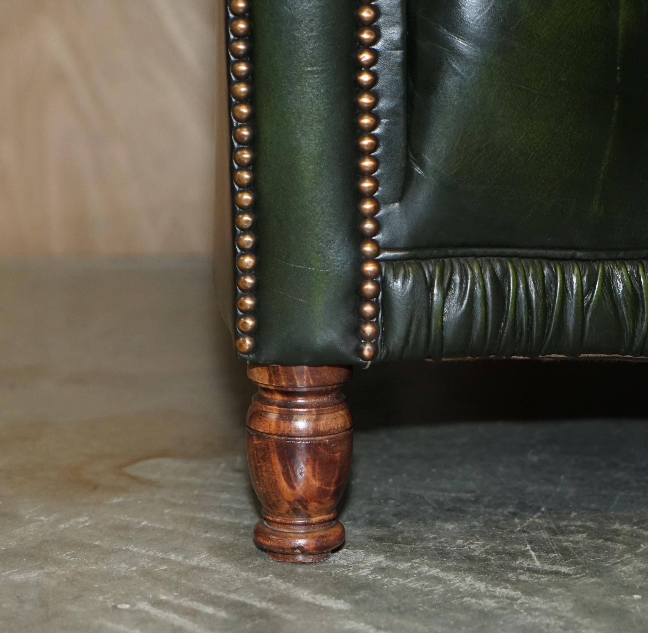 Fine Pair of Vintage Regency Green Leather Serpentine Fronted Chesterfield Sofas 2