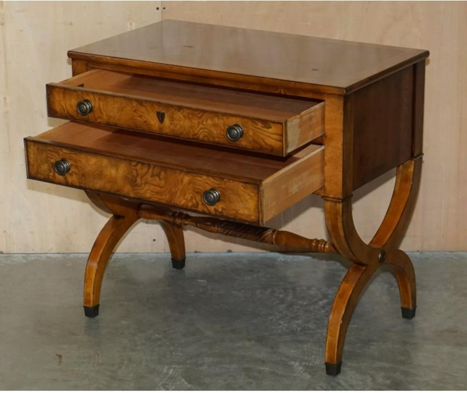 FINE paire de SIDEBOARDS DE TOWNHOUSE italienne NEOCLASSIC TUSCAN BURR OAK VINTAGE en vente 12