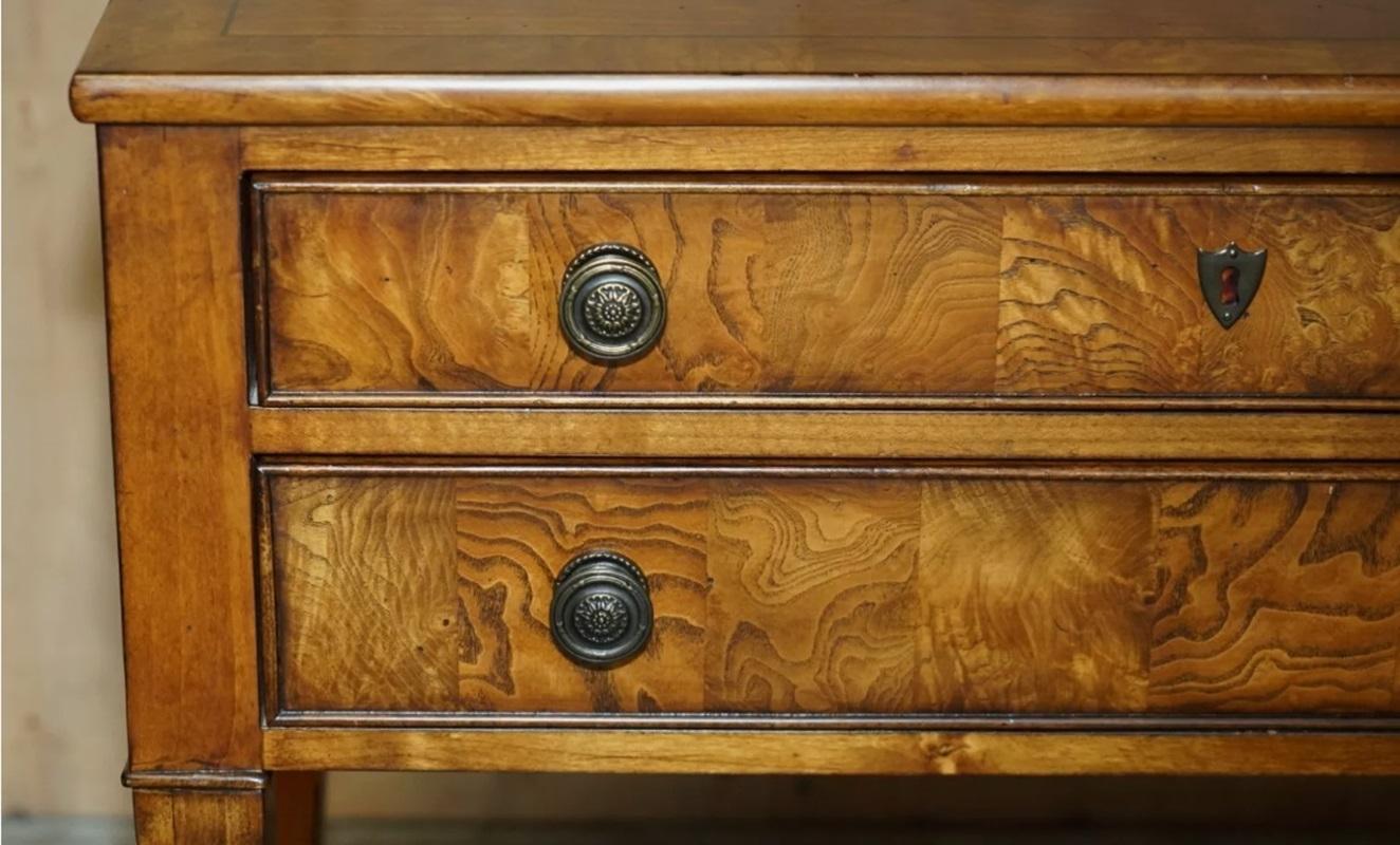 Chêne FINE paire de SIDEBOARDS DE TOWNHOUSE italienne NEOCLASSIC TUSCAN BURR OAK VINTAGE en vente