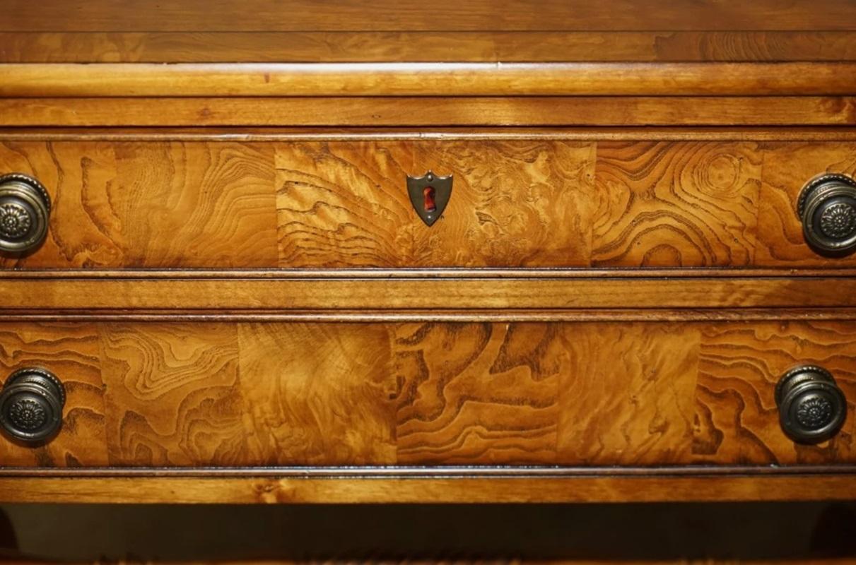 FINE paire de SIDEBOARDS DE TOWNHOUSE italienne NEOCLASSIC TUSCAN BURR OAK VINTAGE en vente 1