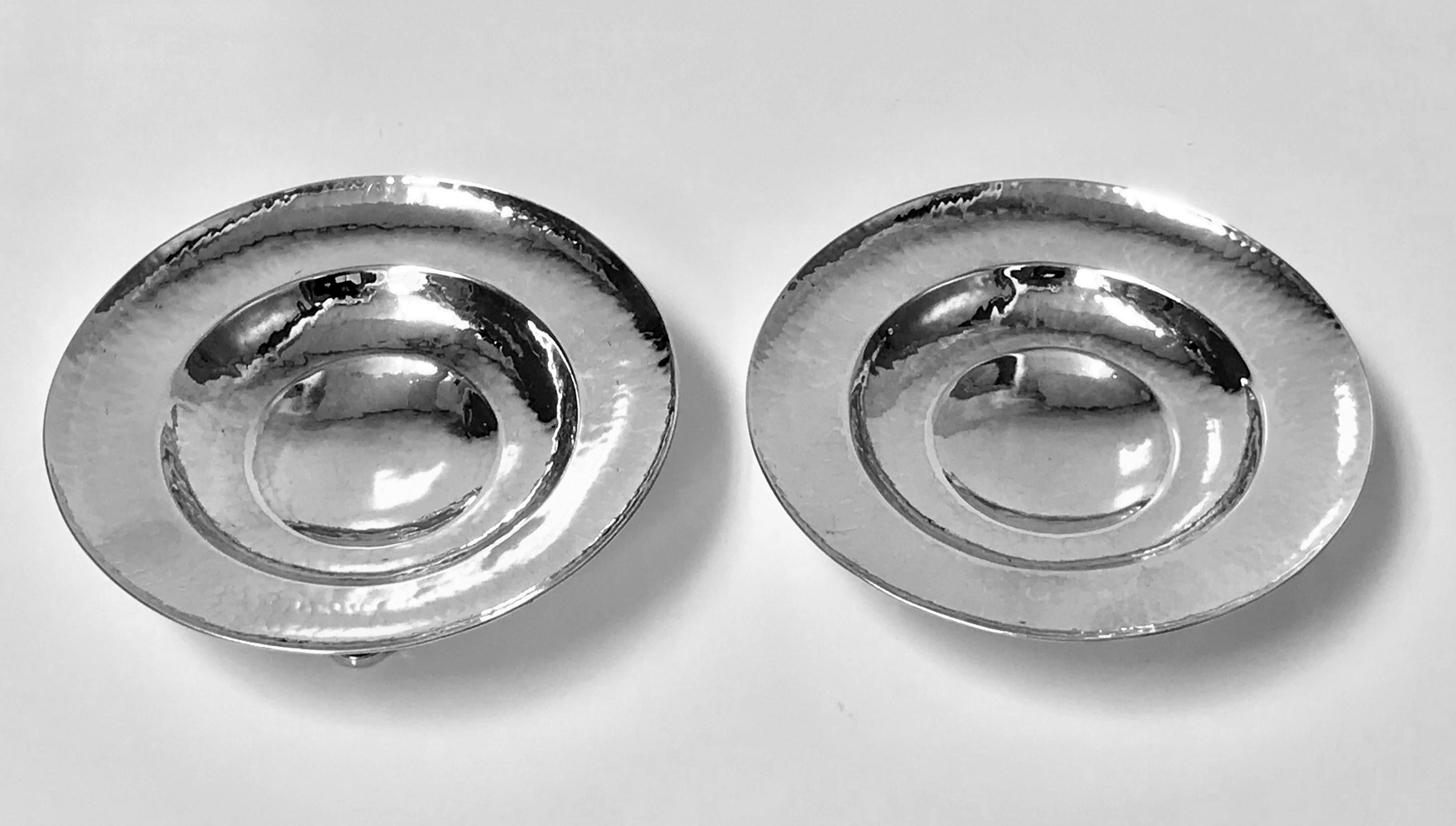 Arts and Crafts Fine Pair of Omar Ramsden Sterling Silver Dishes, London, 1931