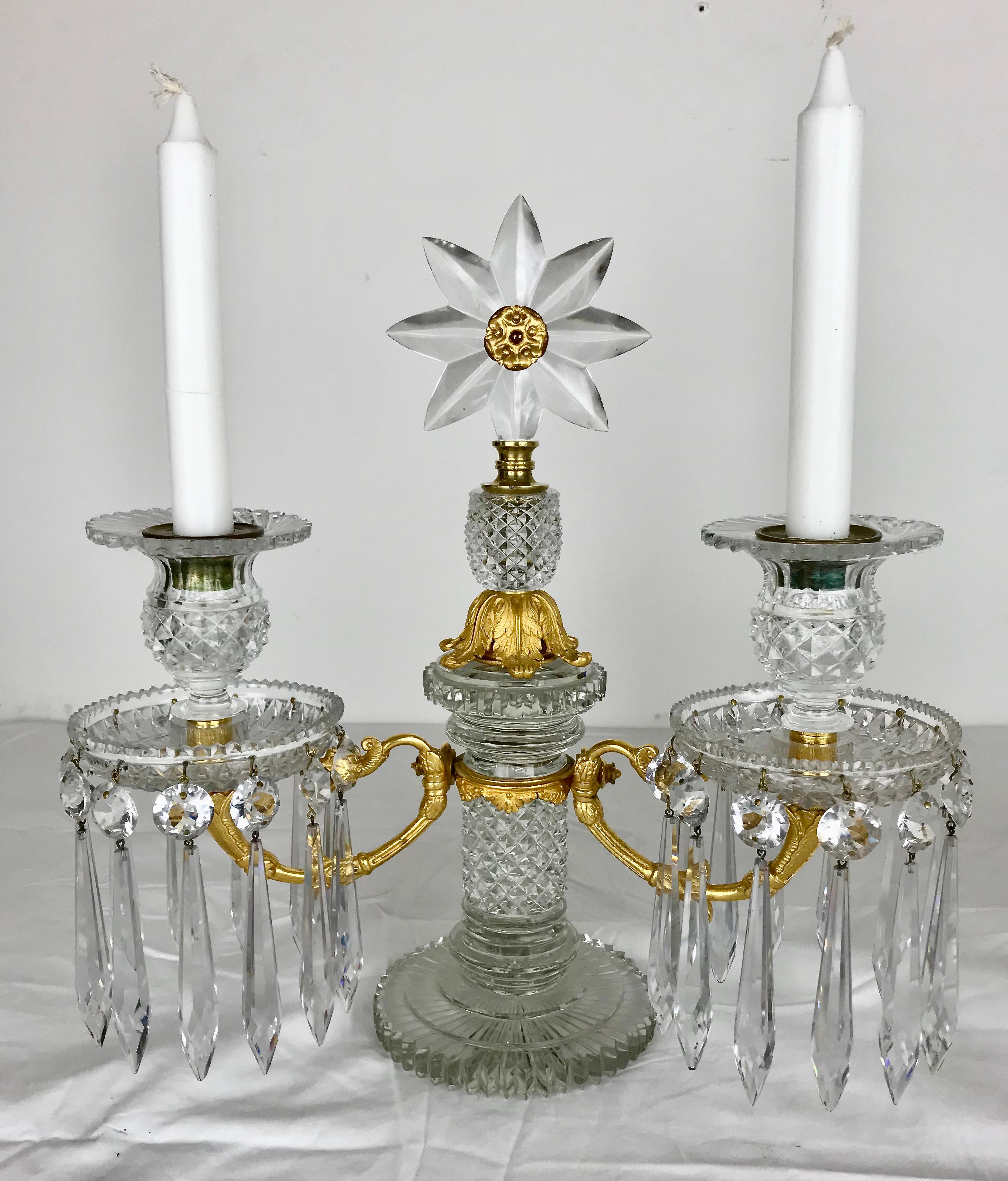 Regency Paire de candélabres en cristal taillé montés en bronze doré attribués à Apsley Pellatt  en vente