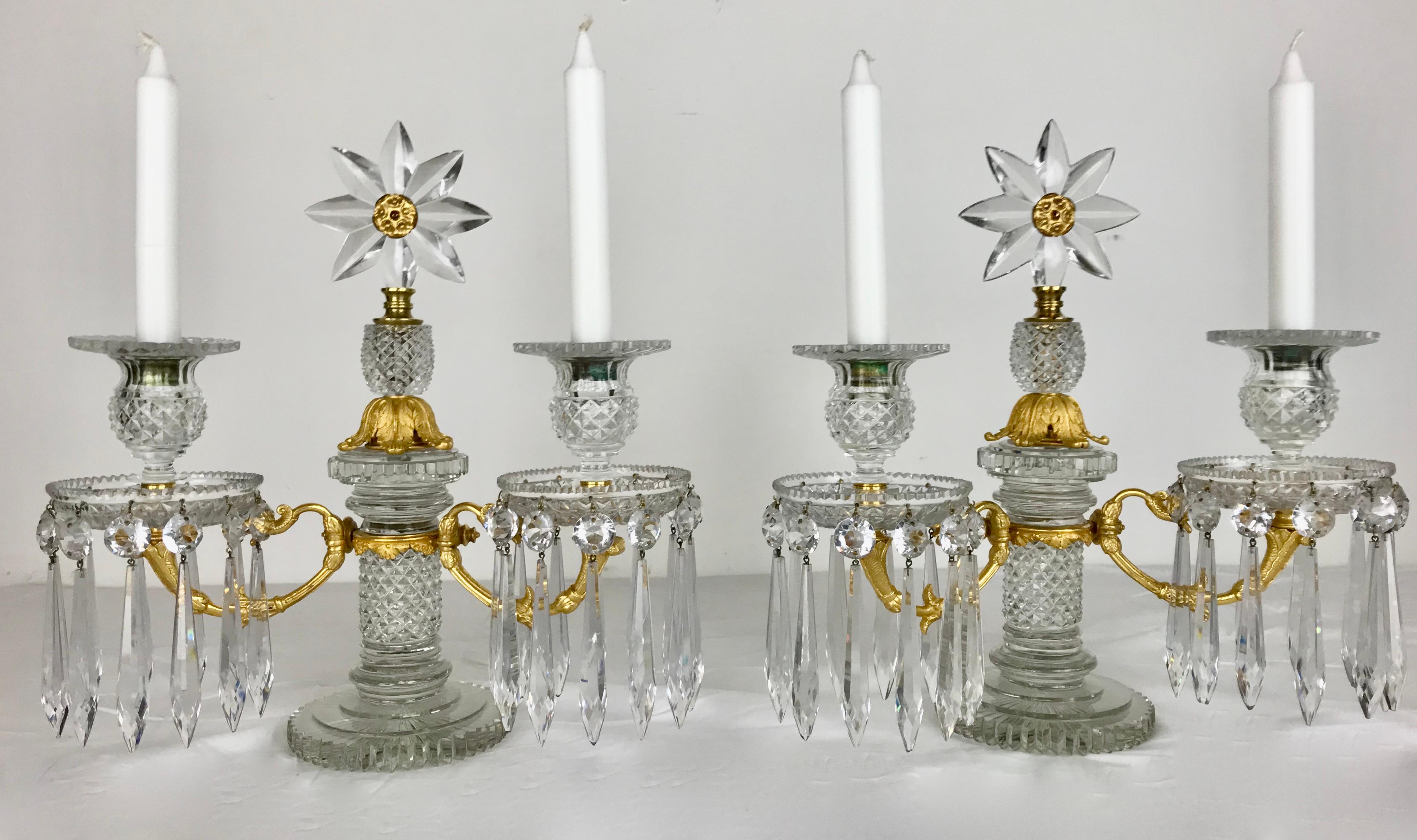 Paire de candélabres en cristal taillé montés en bronze doré attribués à Apsley Pellatt  Bon état - En vente à Pittsburgh, PA