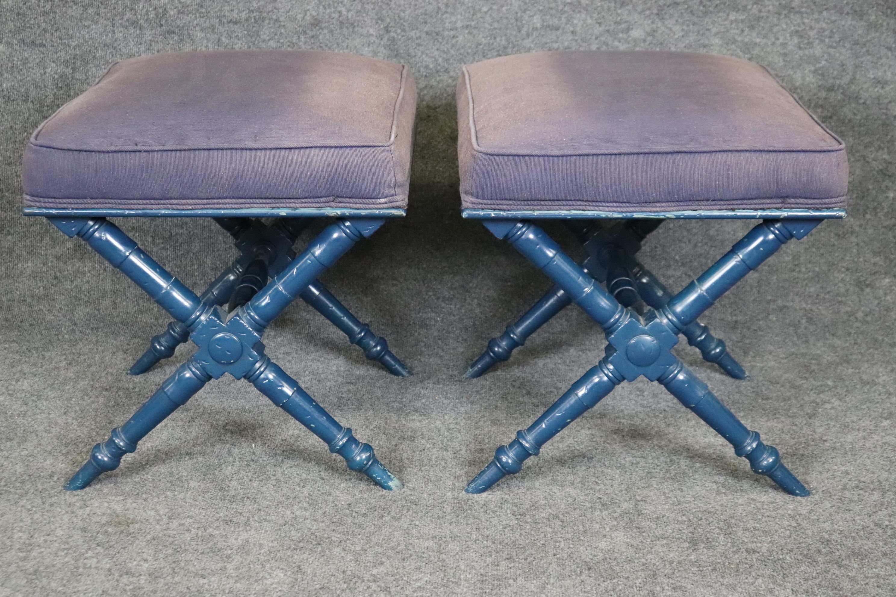 Néo-Régence Paire de bancs en X décorés à la peinture, style Régence française, circa 1950 en vente