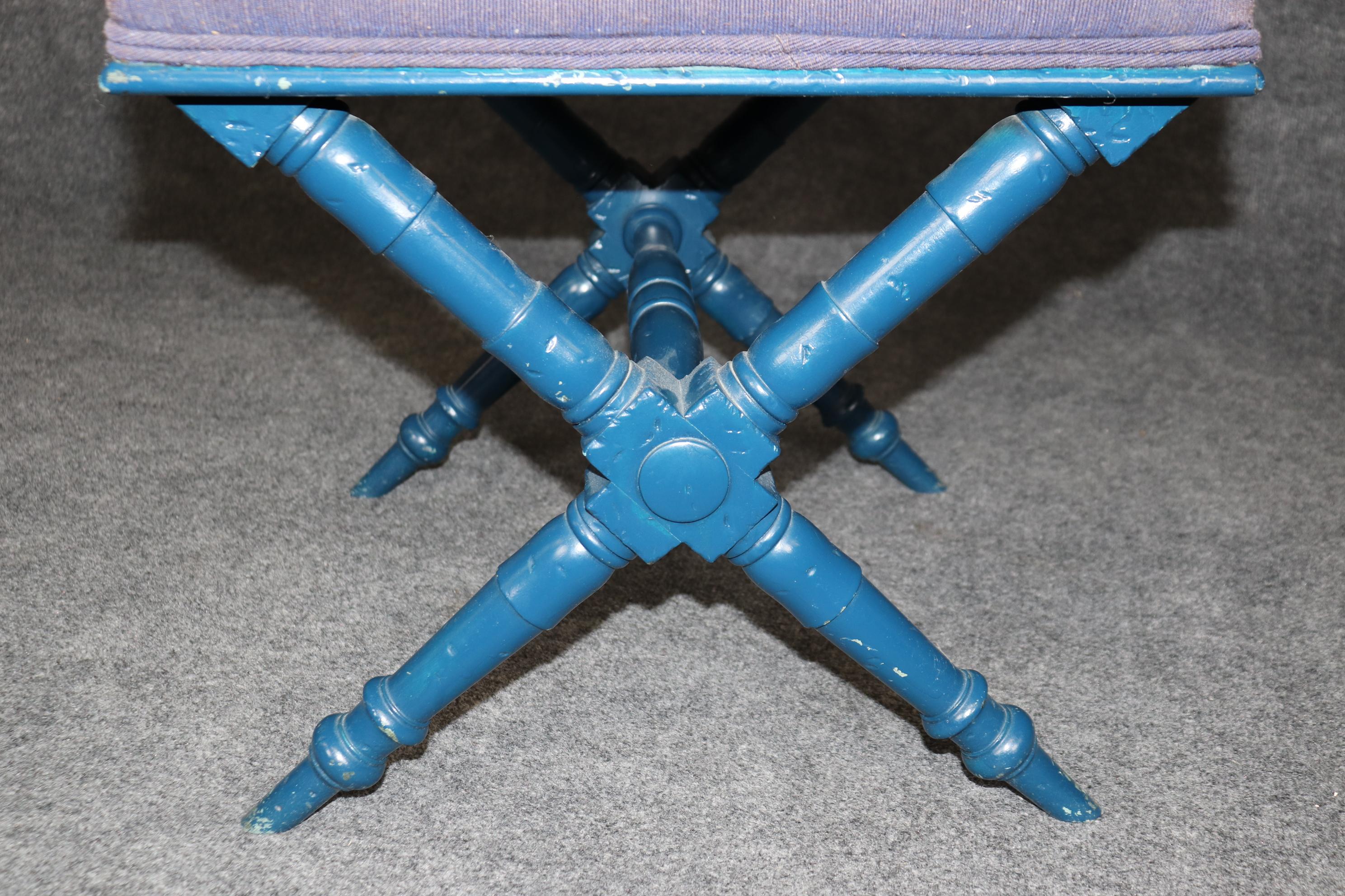 Noyer Paire de bancs en X décorés à la peinture, style Régence française, circa 1950 en vente