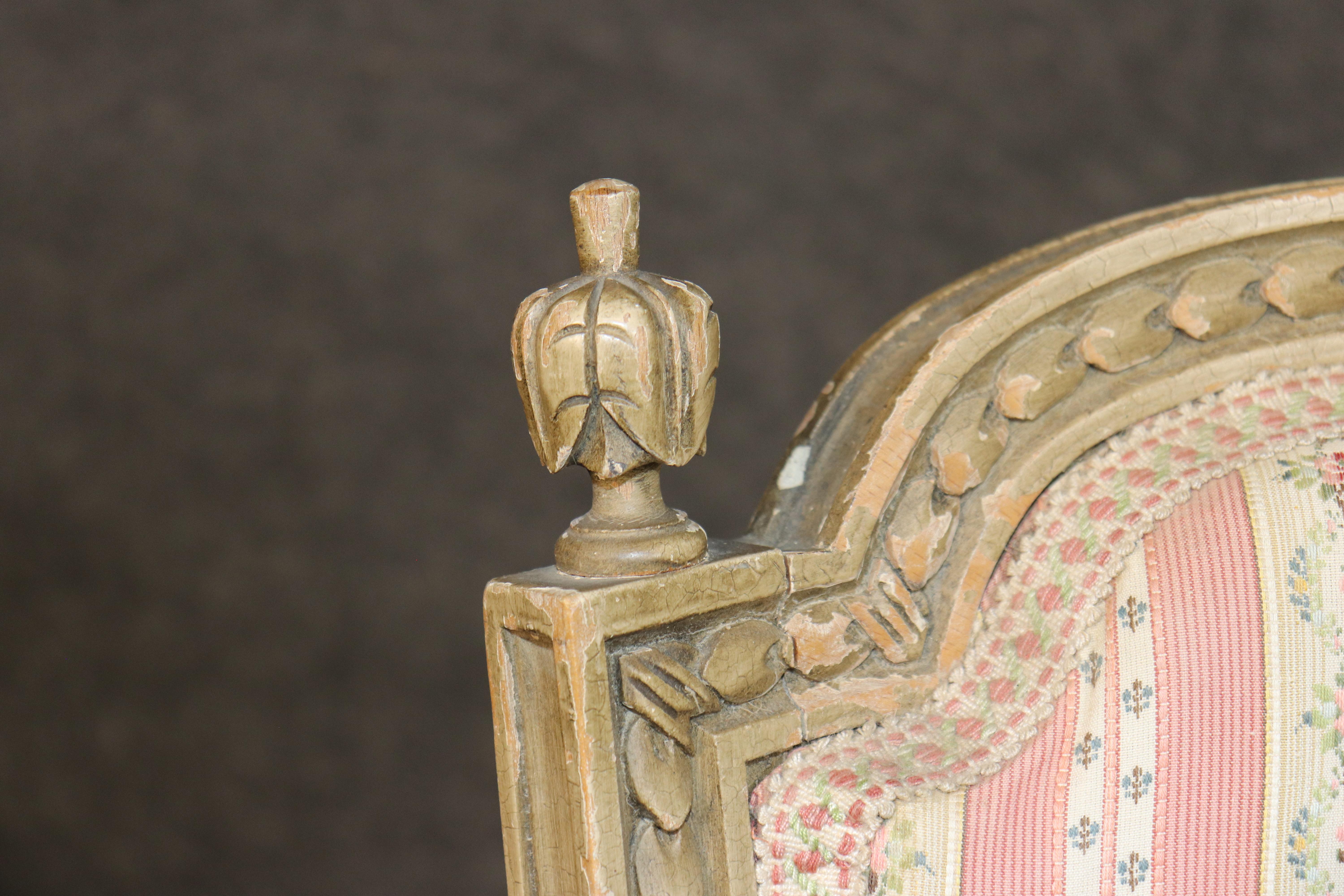 Paire de fauteuils Louis XVI décorés à la peinture, époque 1920, Directoire, France en vente 6