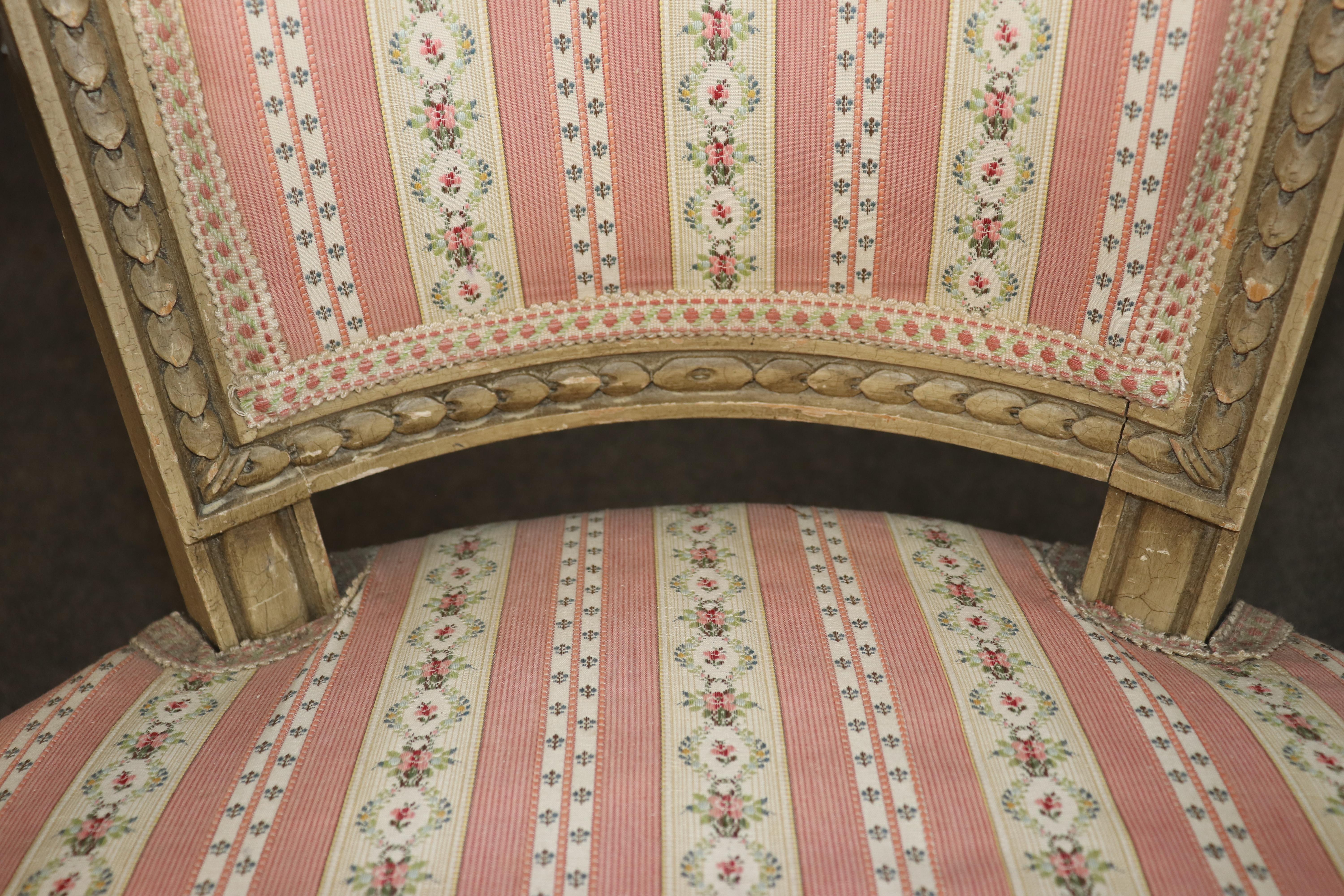 Paire de fauteuils Louis XVI décorés à la peinture, époque 1920, Directoire, France en vente 8