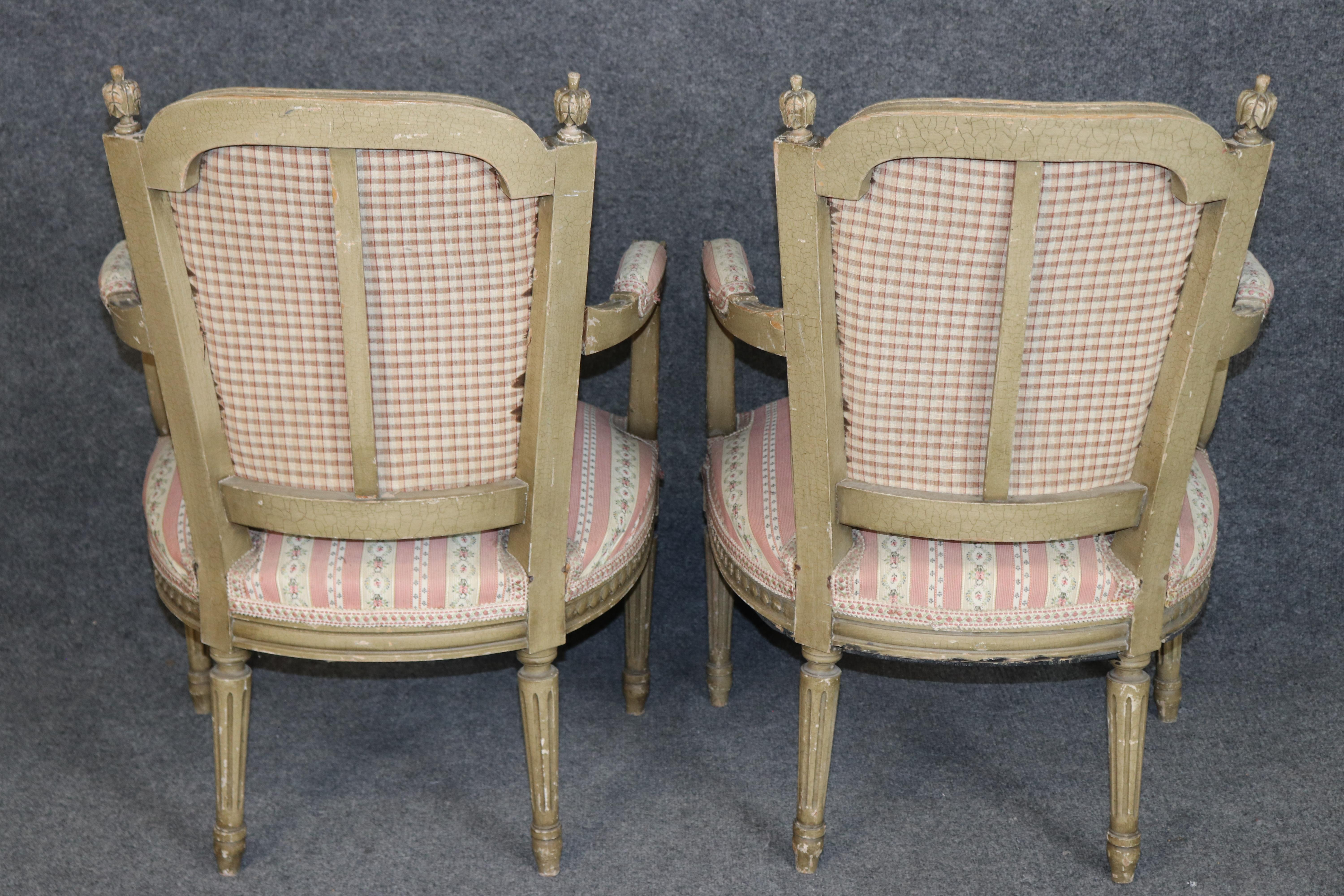 Début du 20ème siècle Paire de fauteuils Louis XVI décorés à la peinture, époque 1920, Directoire, France en vente
