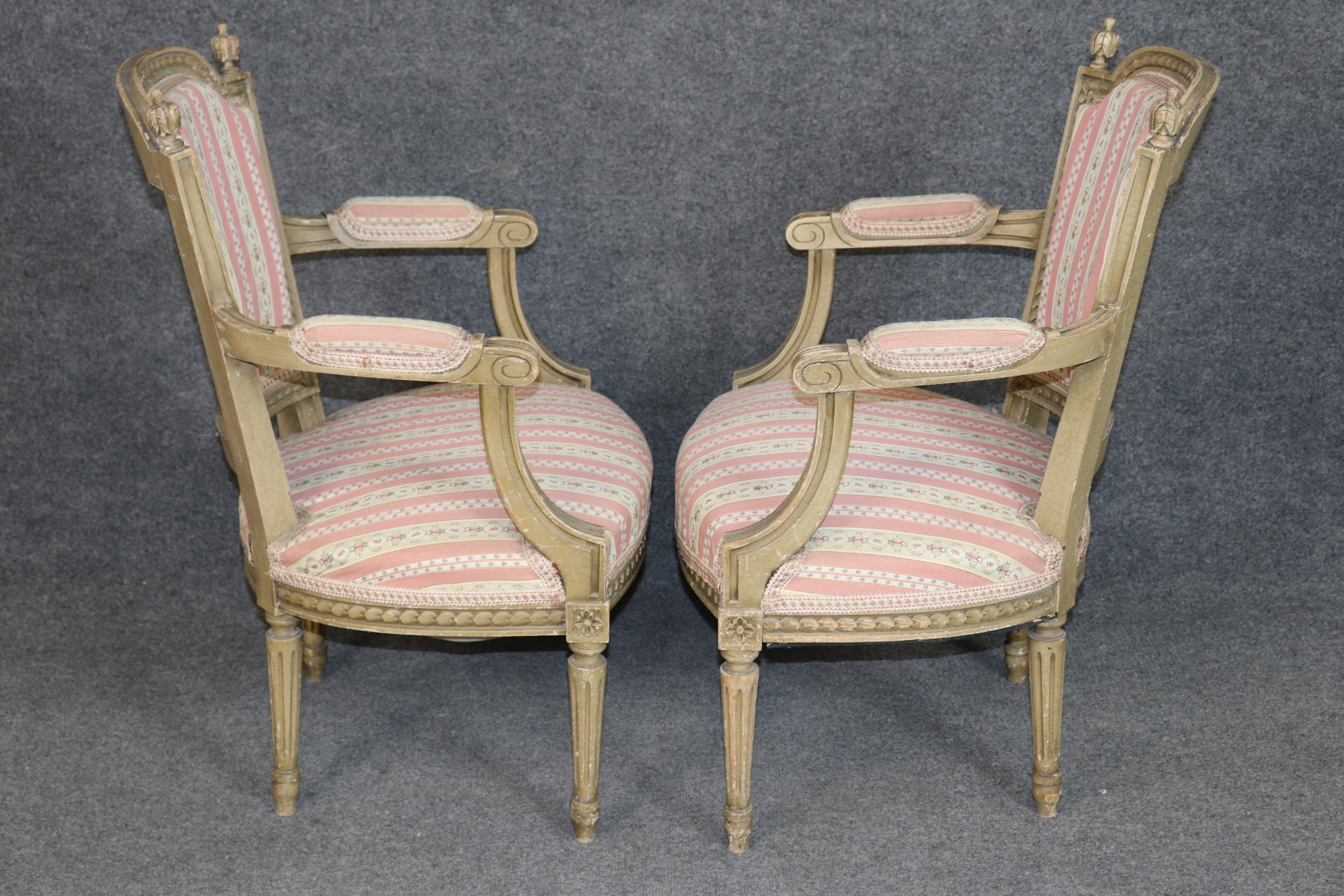 Hêtre Paire de fauteuils Louis XVI décorés à la peinture, époque 1920, Directoire, France en vente