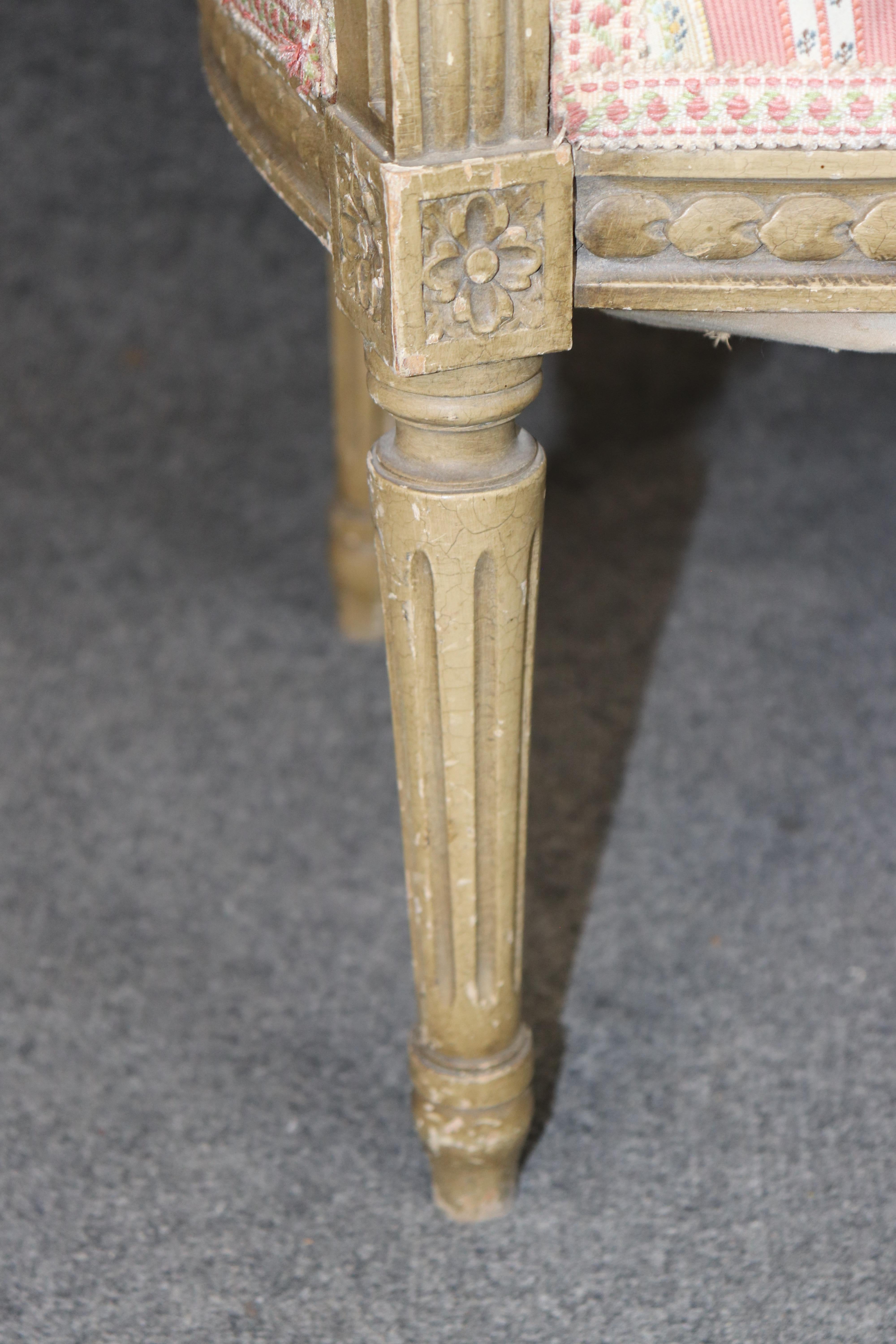 Paire de fauteuils Louis XVI décorés à la peinture, époque 1920, Directoire, France en vente 2