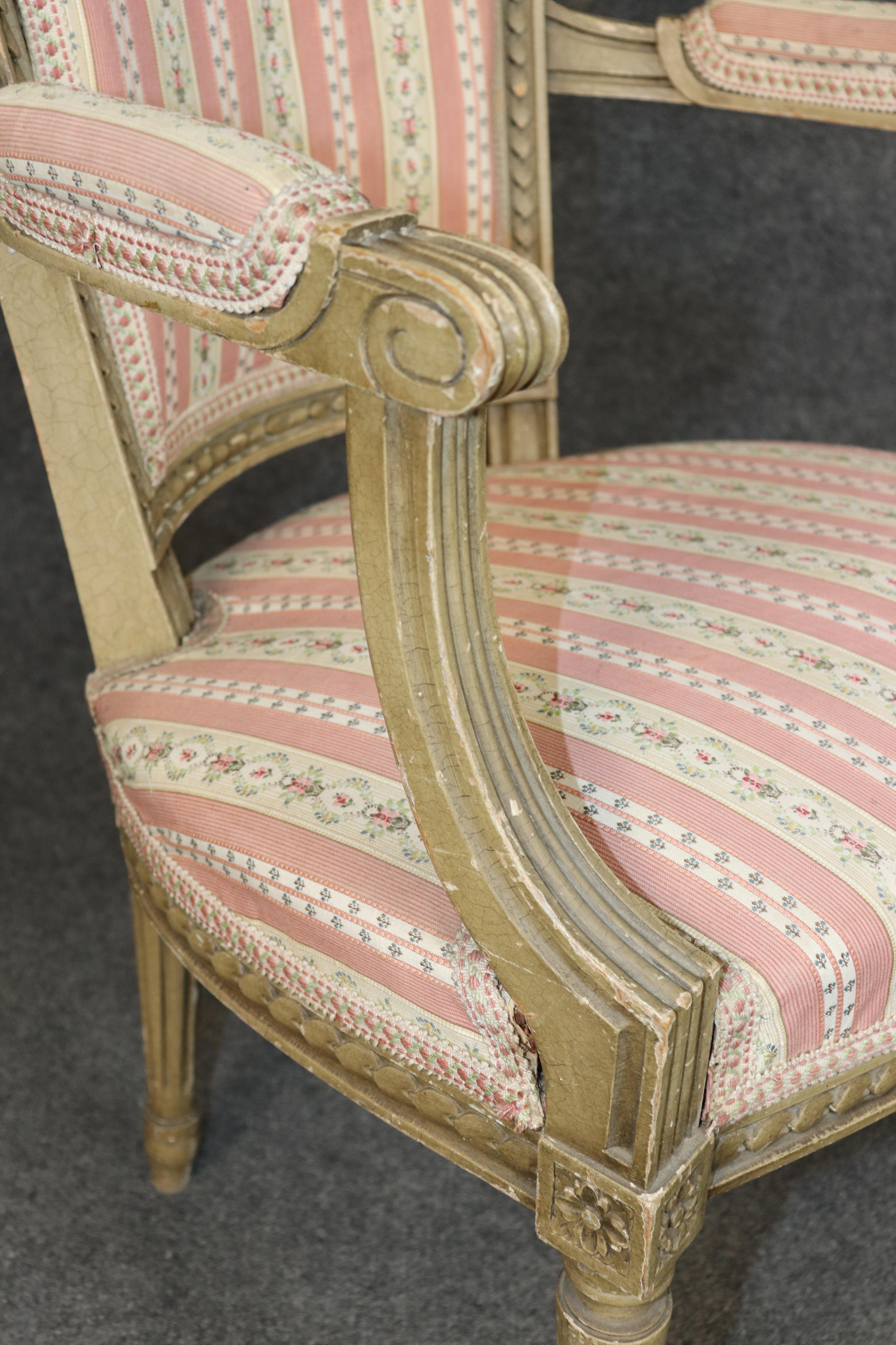 Paire de fauteuils Louis XVI décorés à la peinture, époque 1920, Directoire, France en vente 3
