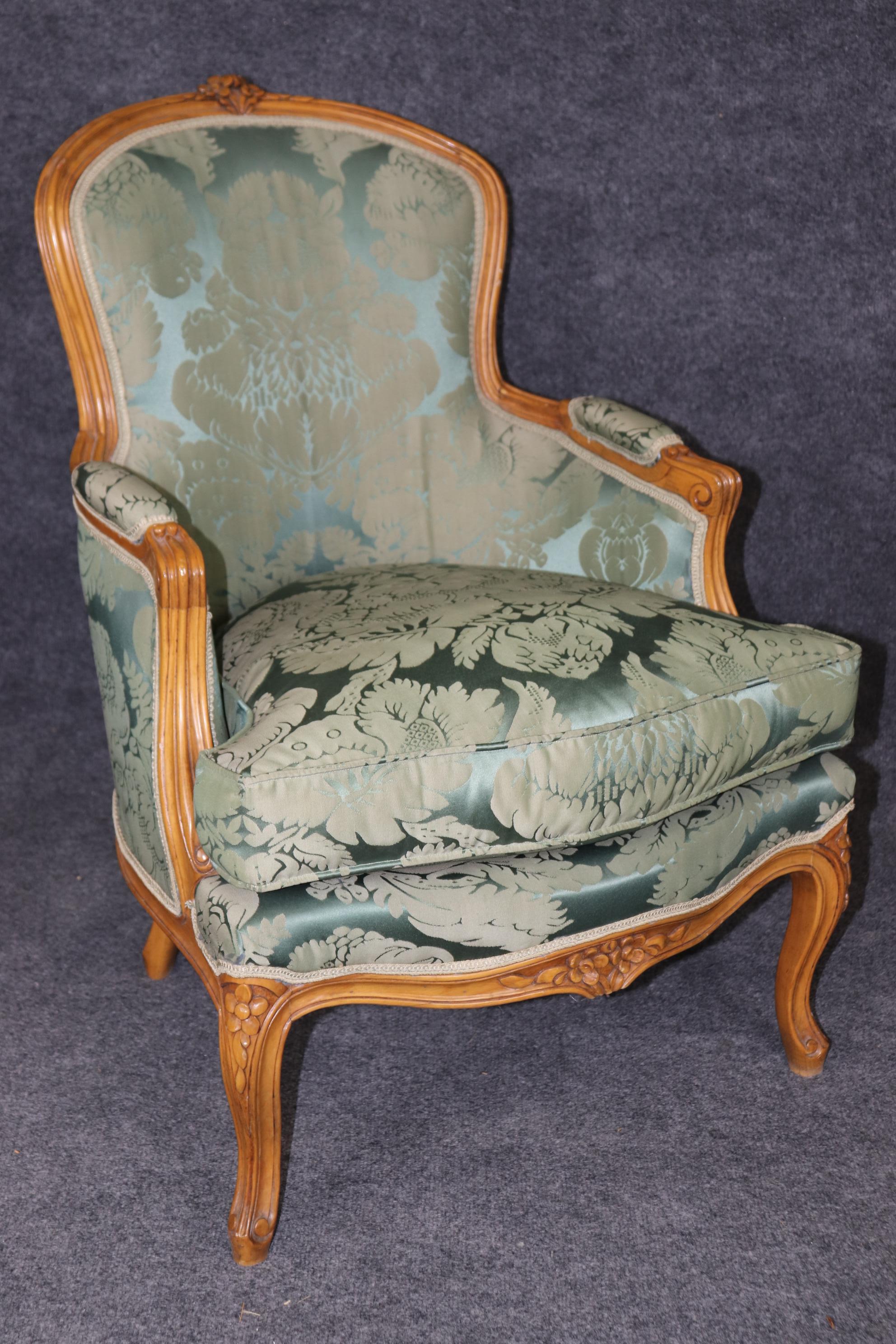 Fine Pair Smaller French Carved Walnut and Silk Damask Louis XV Bergere Chairs For Sale 3