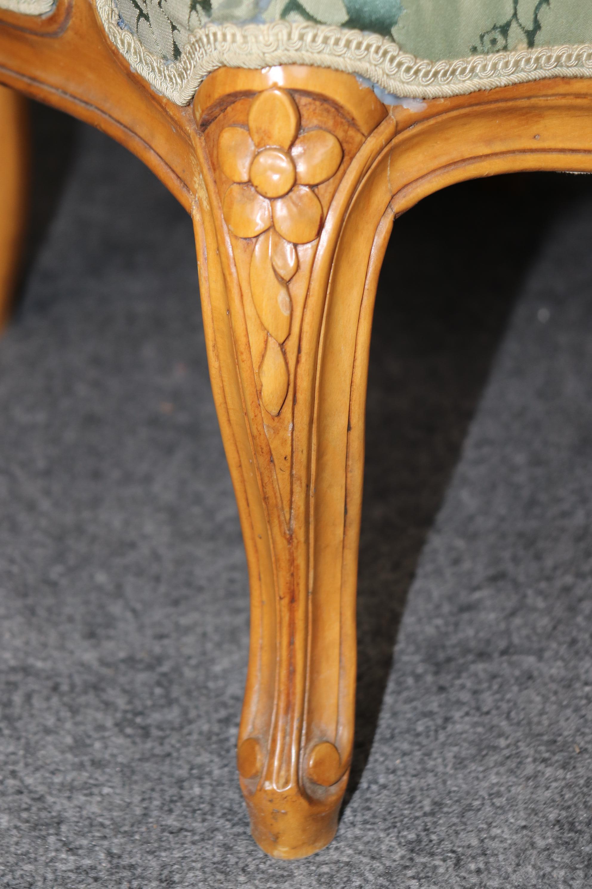 Fine Pair Smaller French Carved Walnut and Silk Damask Louis XV Bergere Chairs For Sale 4