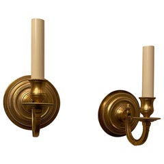 Coppia di belle lampade Vaughan Designs in bronzo neoclassico impero francese con ornamento a forma di fiore