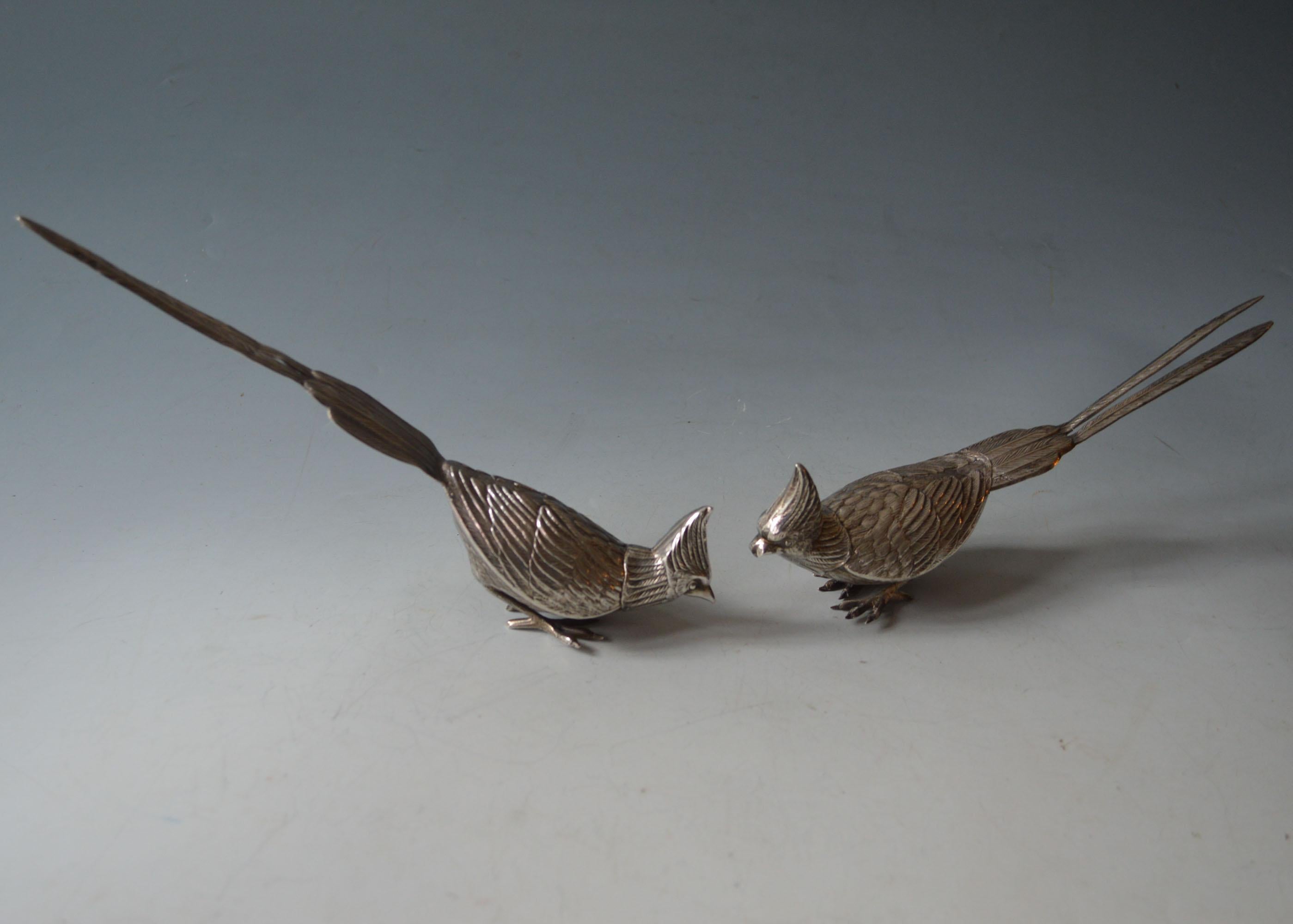 Fine pair Vintage Spanish hand crafted Silver Cockatoo Birds Decorative Antique In Good Condition For Sale In London, GB