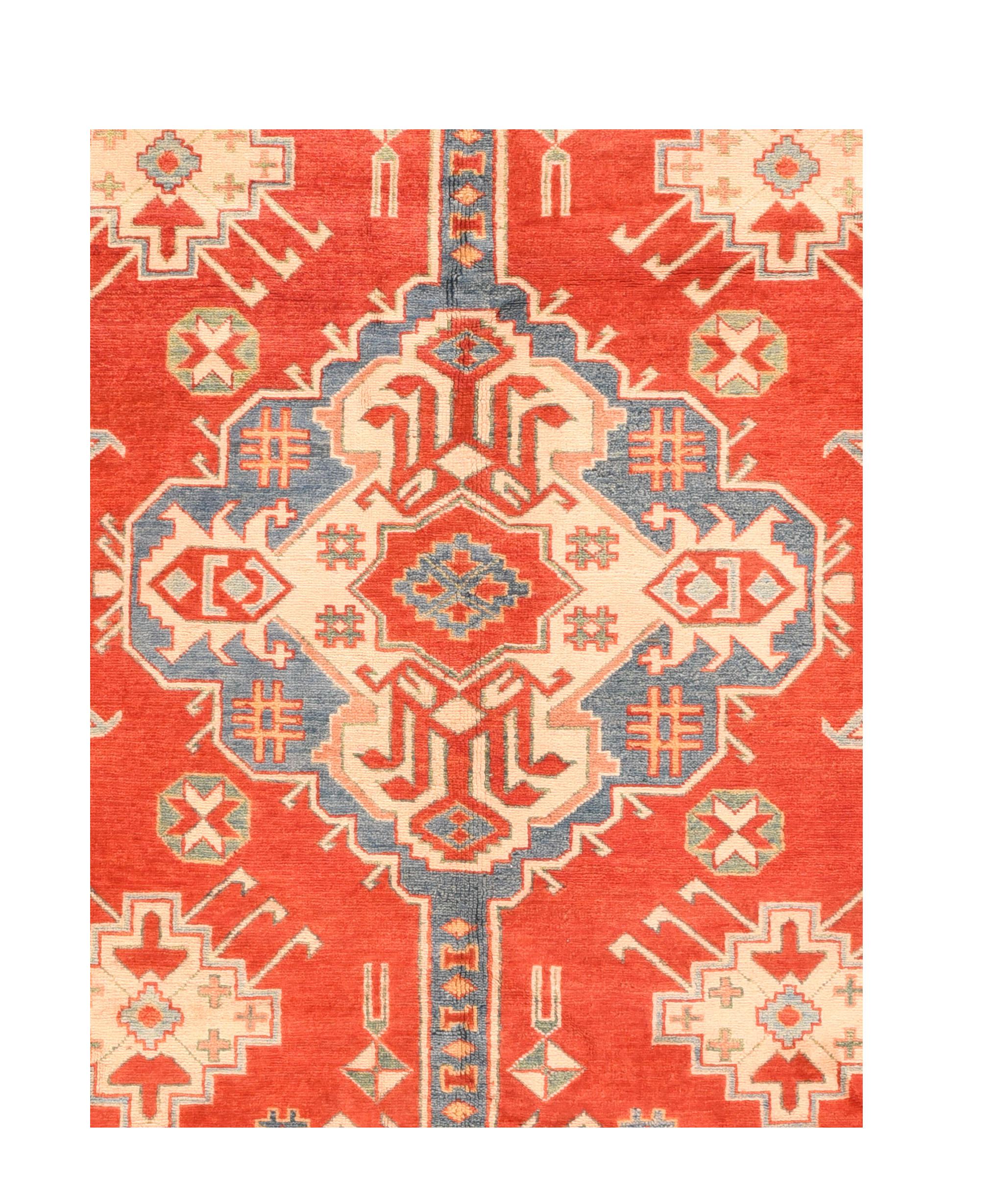Fine Pak Kazak Pakistan rug, hand knotted

Design: Floral

A Pakistani rug (Pak Persian rug or Pakistani carpet) is a type of handmade floor-covering textile traditionally made in Pakistan.

The manufacturing of carpets in Pakistan began in