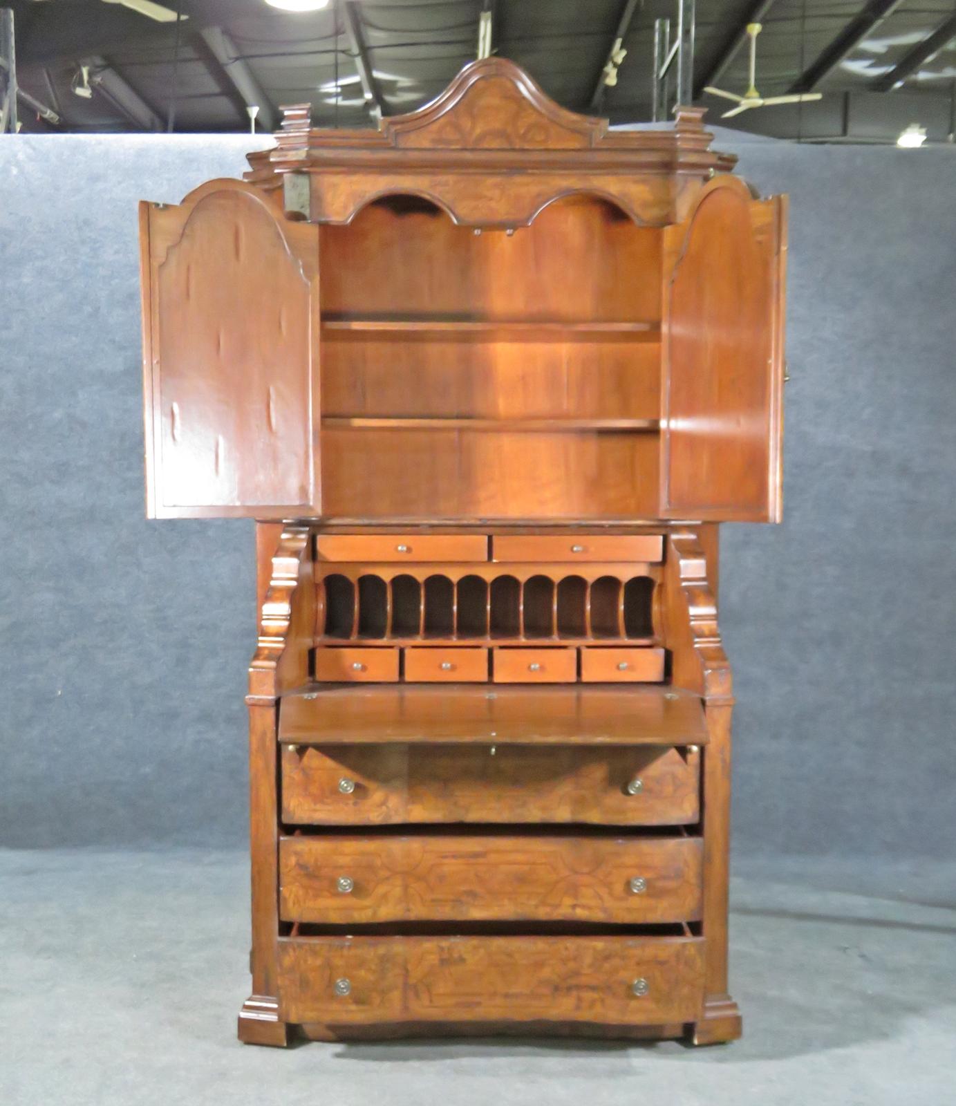 Fine Palermo Inlaid Burled Walnut Secretary Desk with Bookcase Top In Good Condition For Sale In Swedesboro, NJ