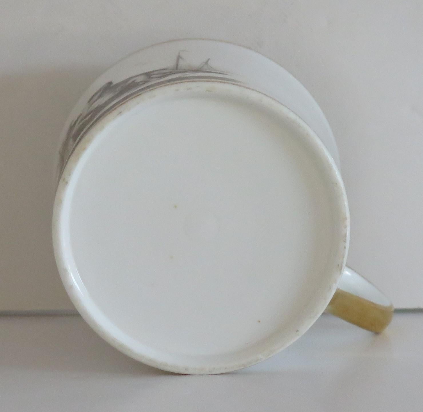 Couchtisch aus Pariser Porzellan und „En Grisaille“, Französisch um 1810 im Angebot 1