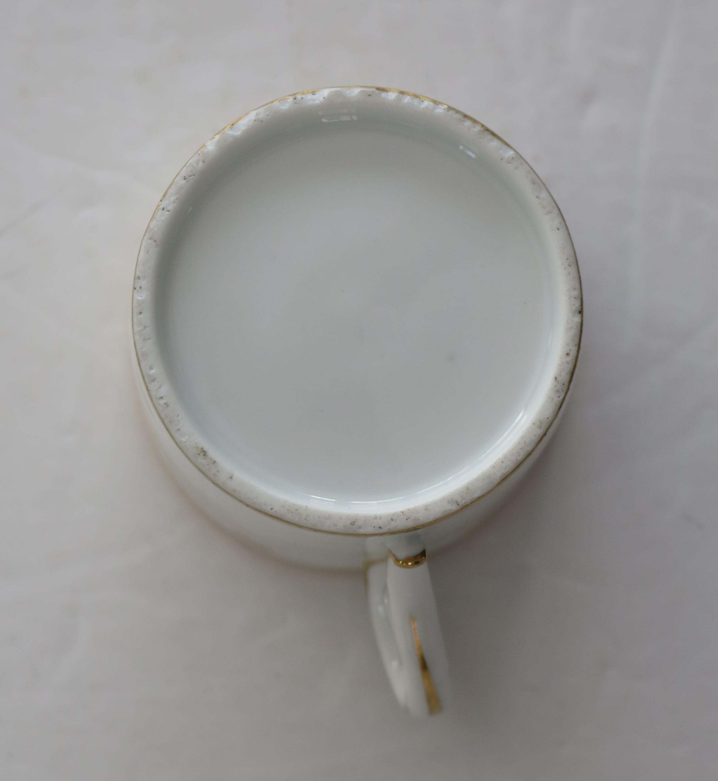 Dúo de cafetera y platito de porcelana fina de París pintada a mano, francesa circa 1800 en venta 2