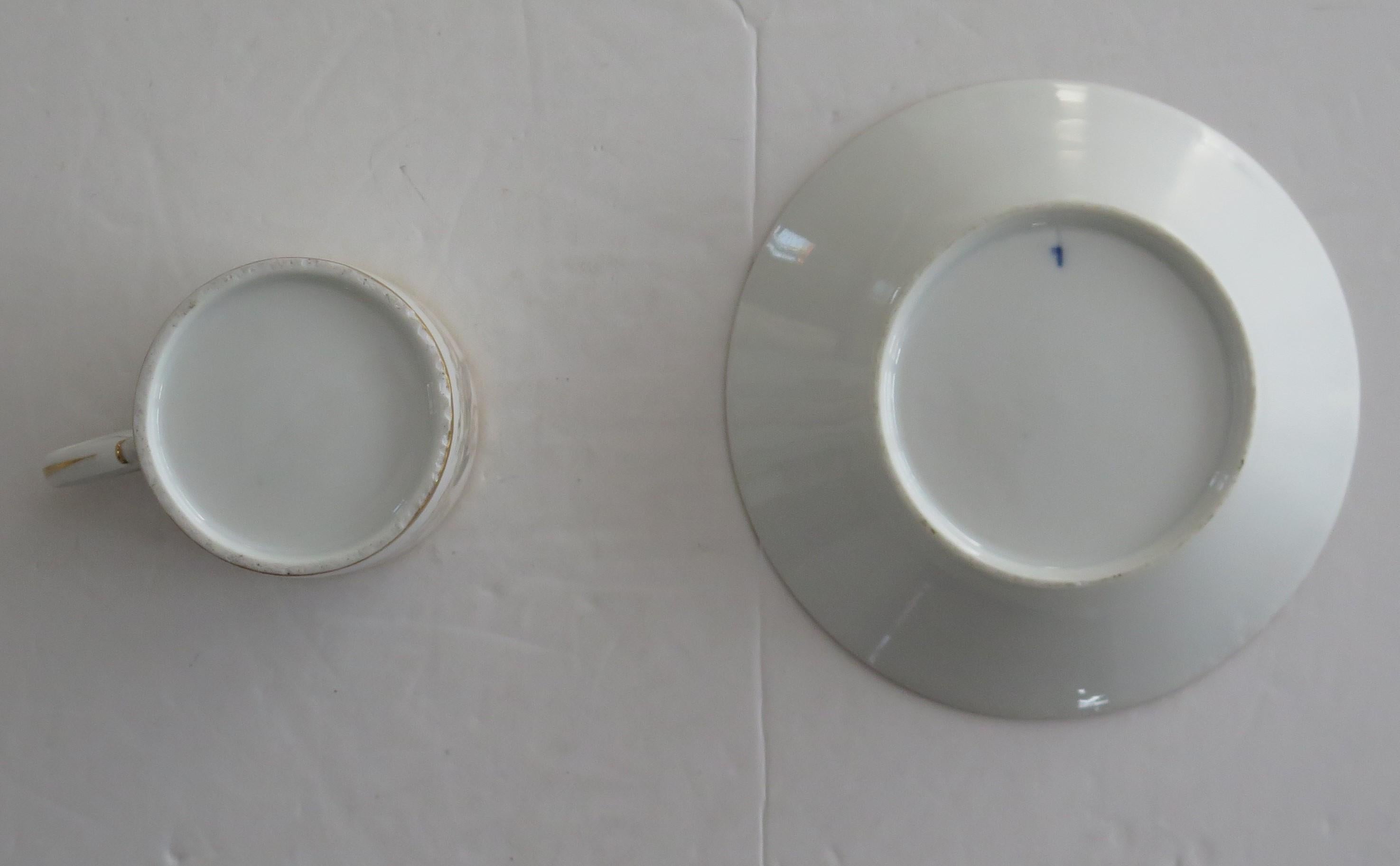 Dúo de cafetera y platito de porcelana fina de París pintada a mano, francesa circa 1800 en venta 1