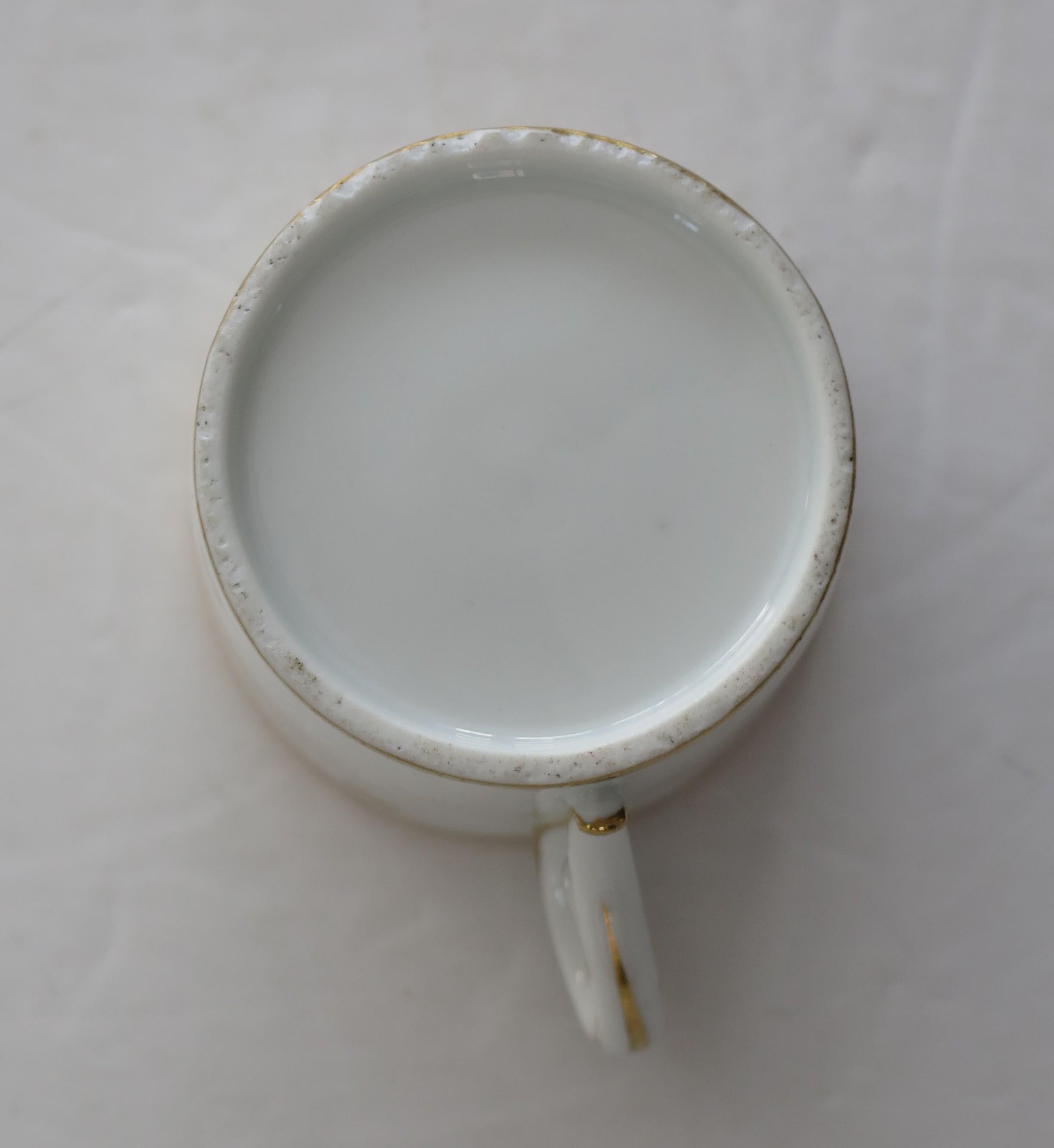 Feines Pariser Porzellan Kaffeekanne & Untertasse handbemalt, Französisch um 1800 im Angebot 3
