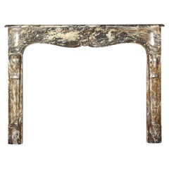 Raffinata cornice parigina originale per caminetto antico in marmo belga grigio