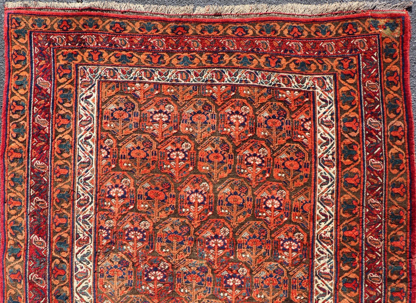 20ième siècle  Tapis persan ancien Afshar à fond orange et cuivre et multicolore en vente