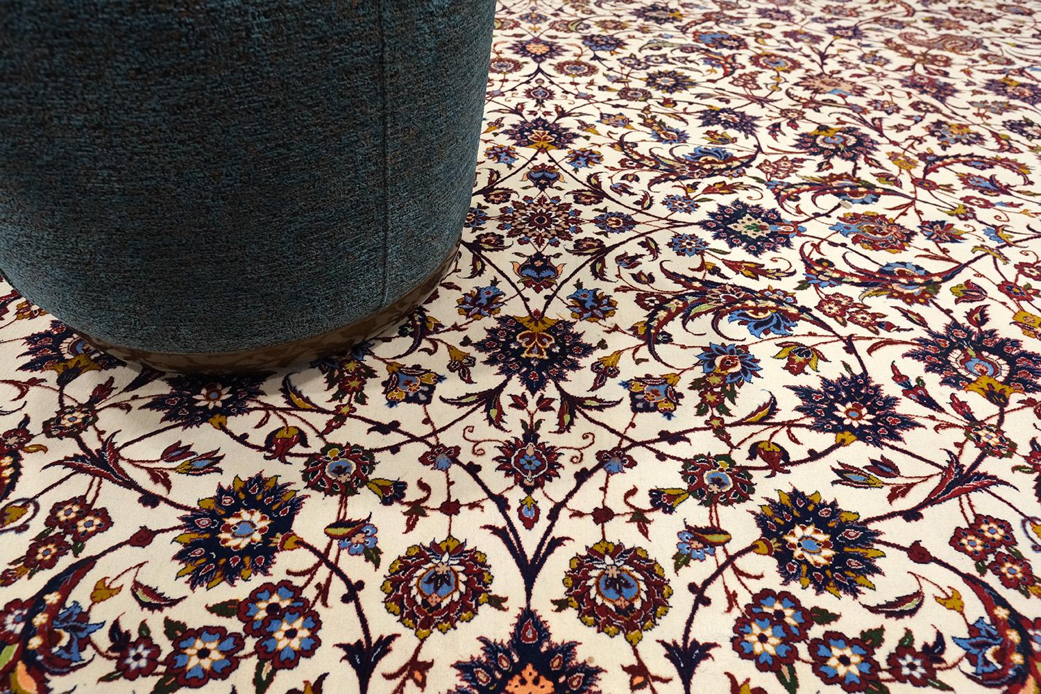 Feiner persischer Isfahan-Teppich 29226 (Ende des 20. Jahrhunderts) im Angebot