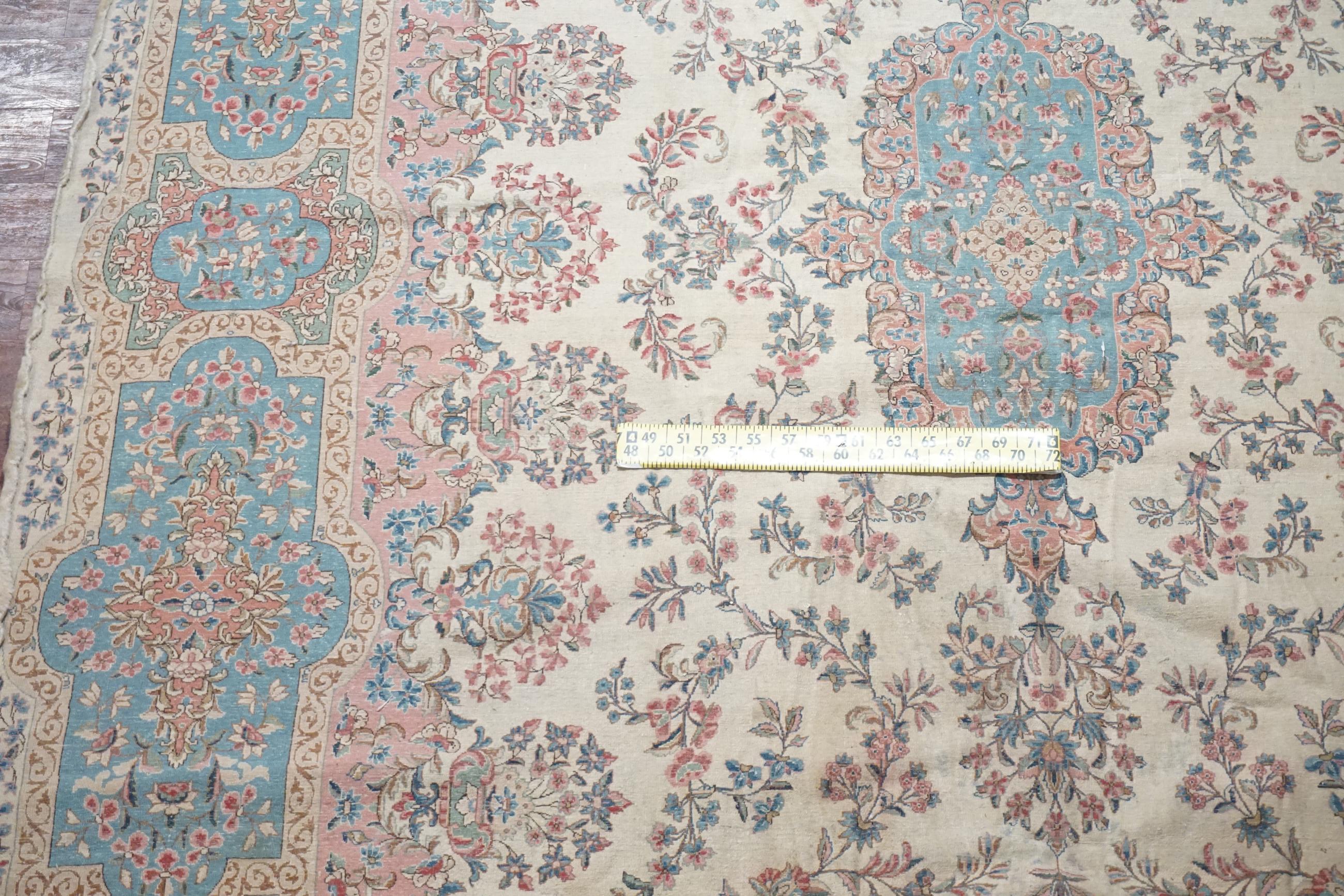 Fine Persian Kerman Rug, circa 1960 For Sale 1