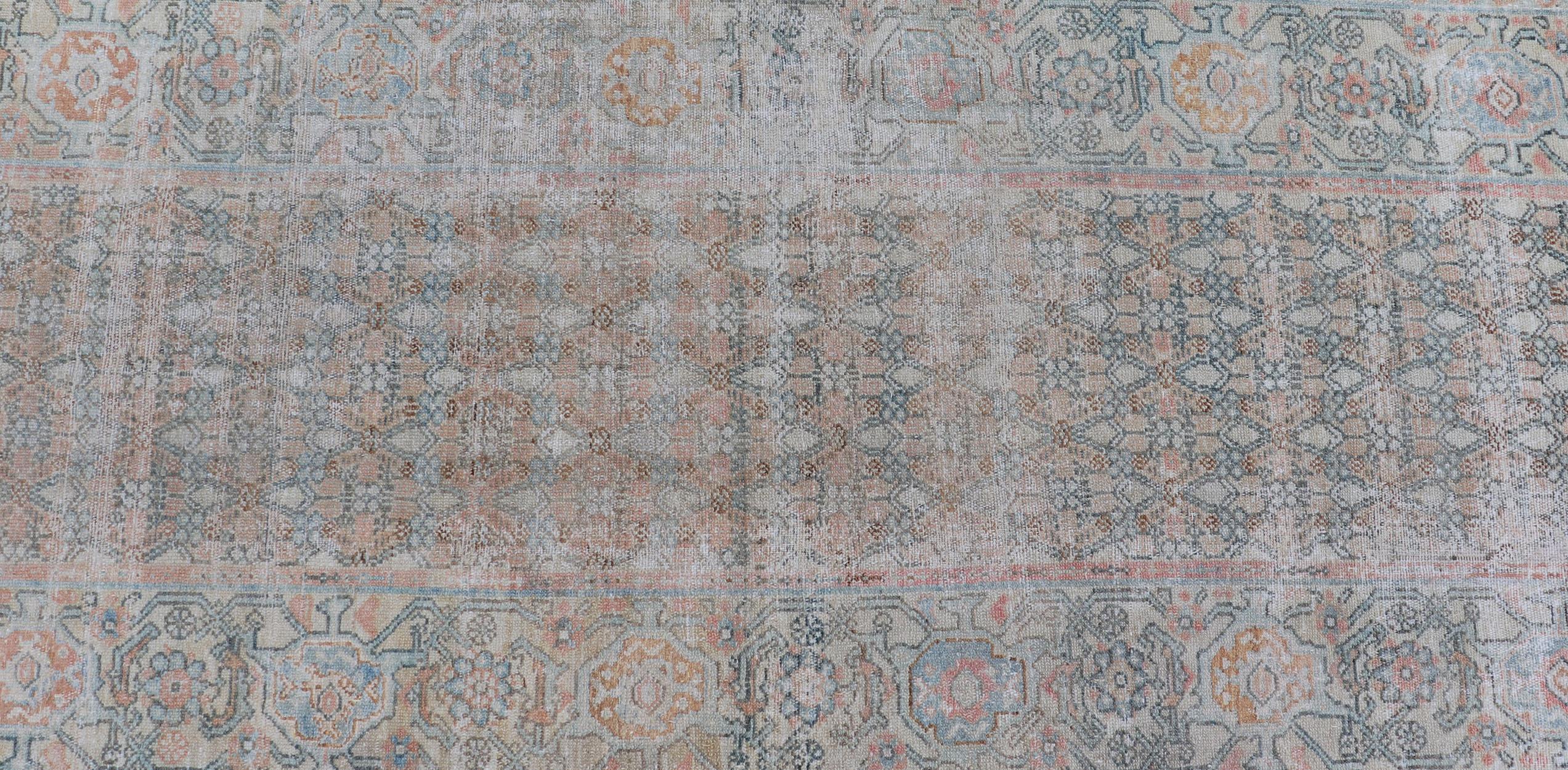 Fino Traves de Mesa Persa Malayer en tonos suaves de azul, salmón, rosa, melocotón y naranja en venta 6