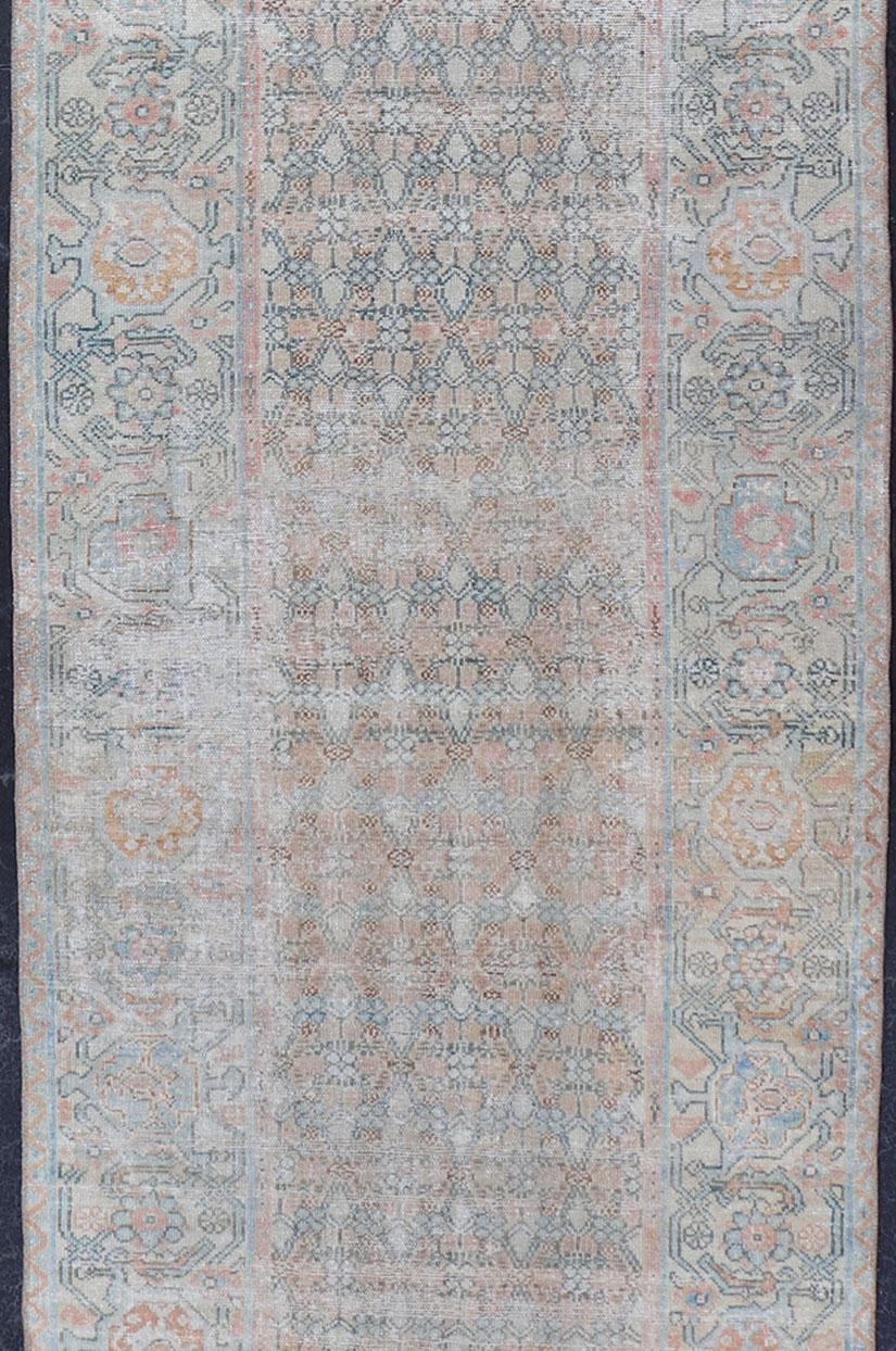 Fino Traves de Mesa Persa Malayer en tonos suaves de azul, salmón, rosa, melocotón y naranja en Bueno estado para la venta en Atlanta, GA